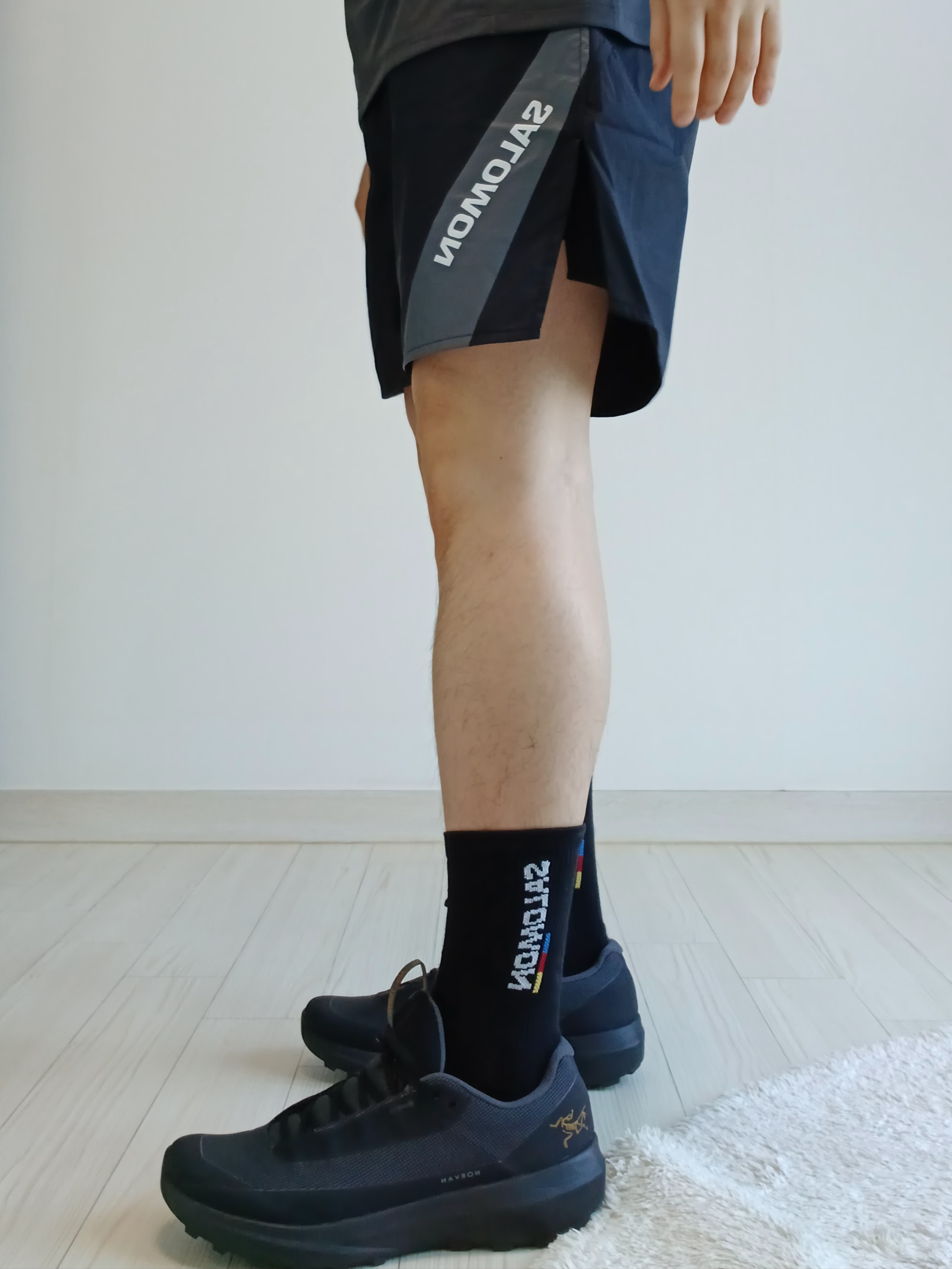 Arc'teryx Norvan LD 4 GTX Black, Arc'teryx Motus Arcword Crew SS T-Shirt Black Heather 착용 스타일 - 1