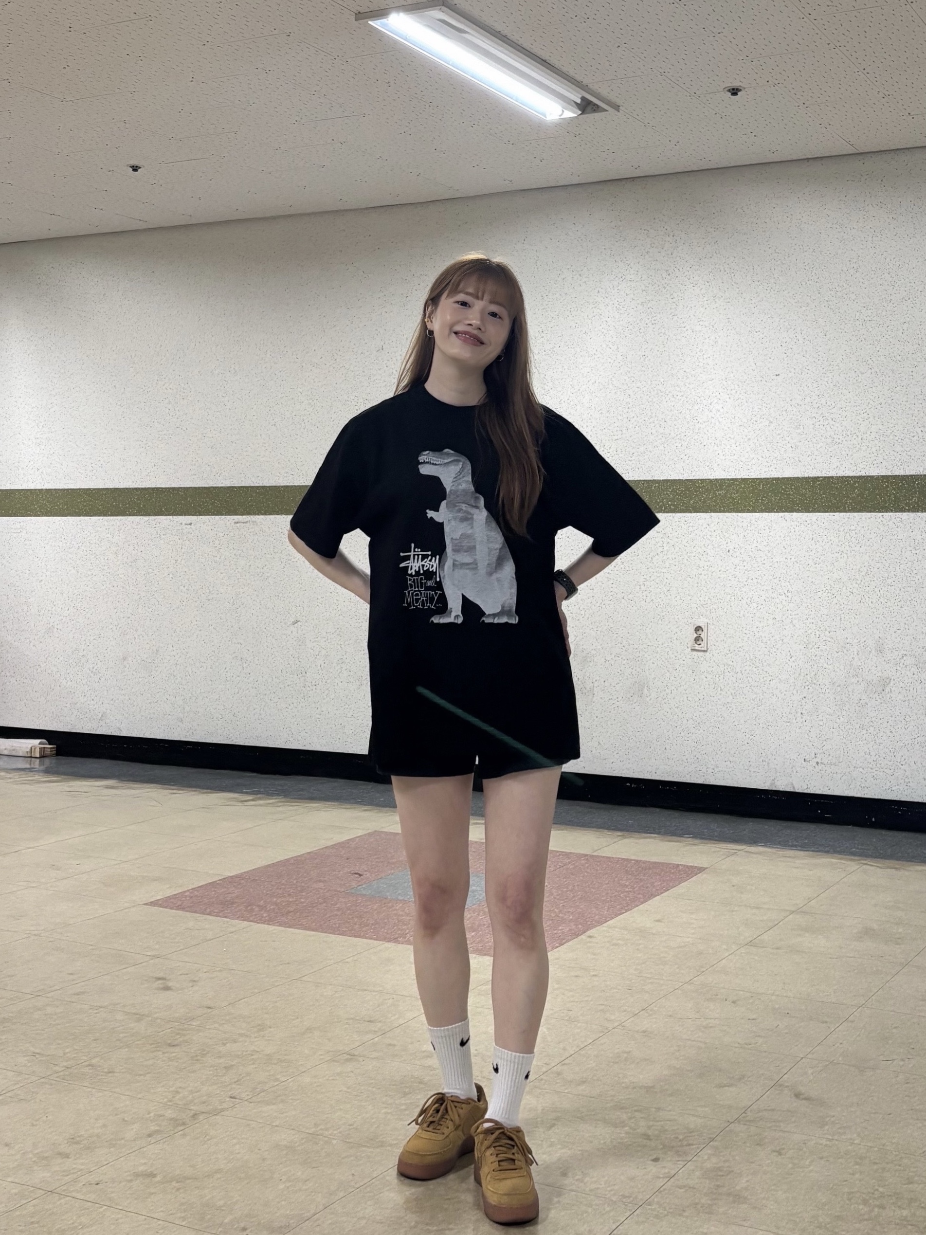 Stussy Big & Meaty Pigment Dyed T-Shirt Black, (GS) Nike Air Force 1 LV8 3 Wheat 착용 스타일 - 2