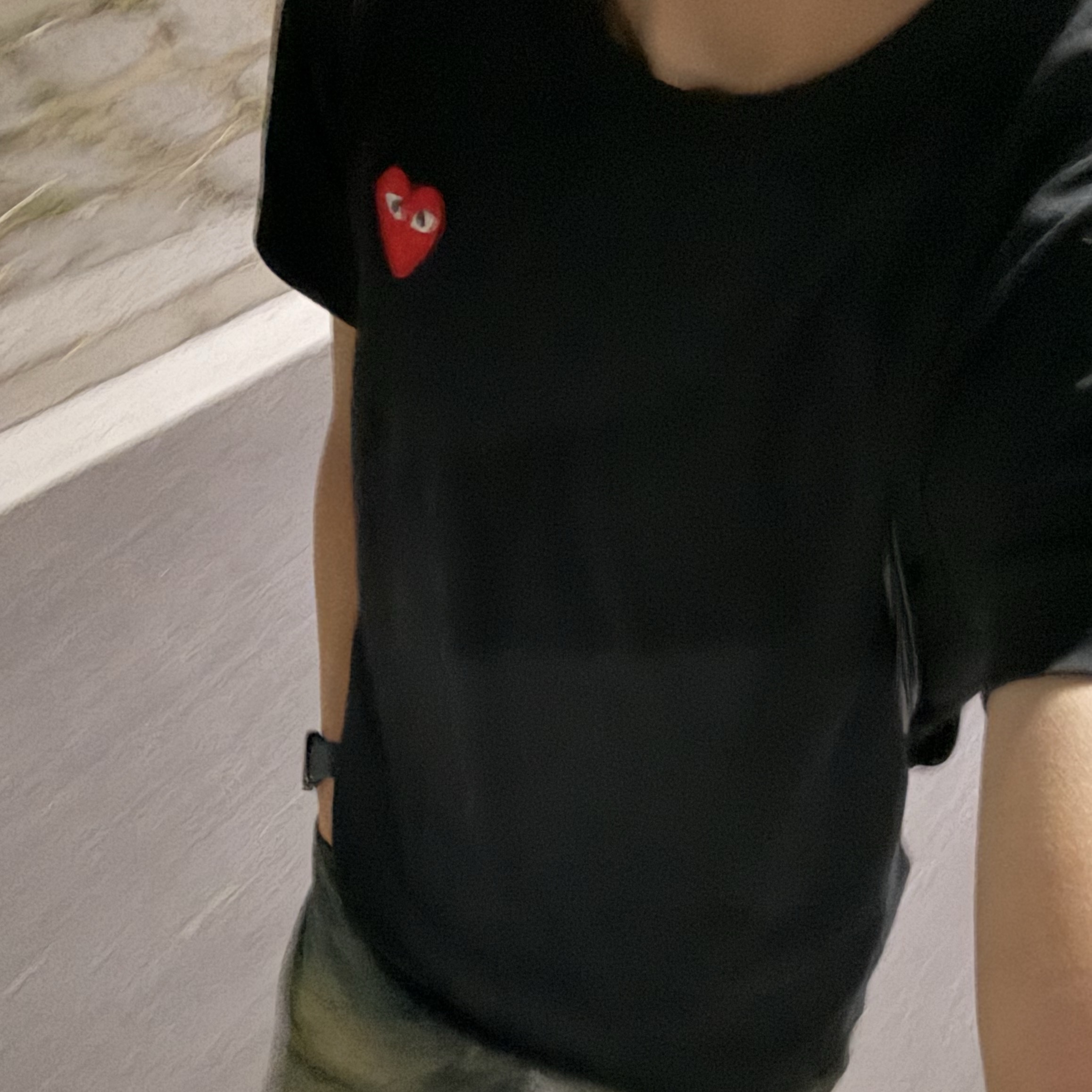 Play Comme des Garcons Red Heart T-Shirt Black 착용 스타일