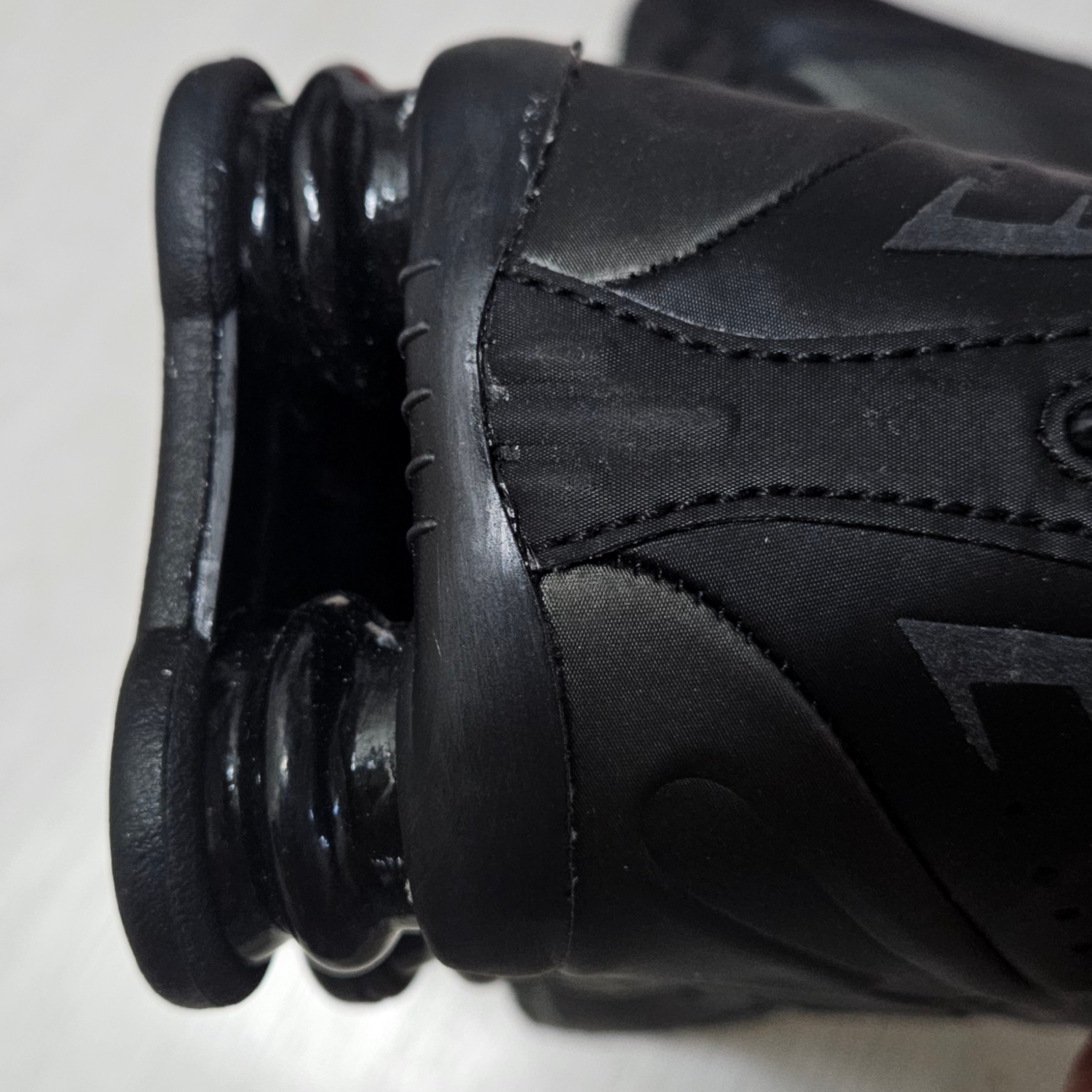 Nike Shox R4 Black Bright Crimson 착용 스타일 - 9