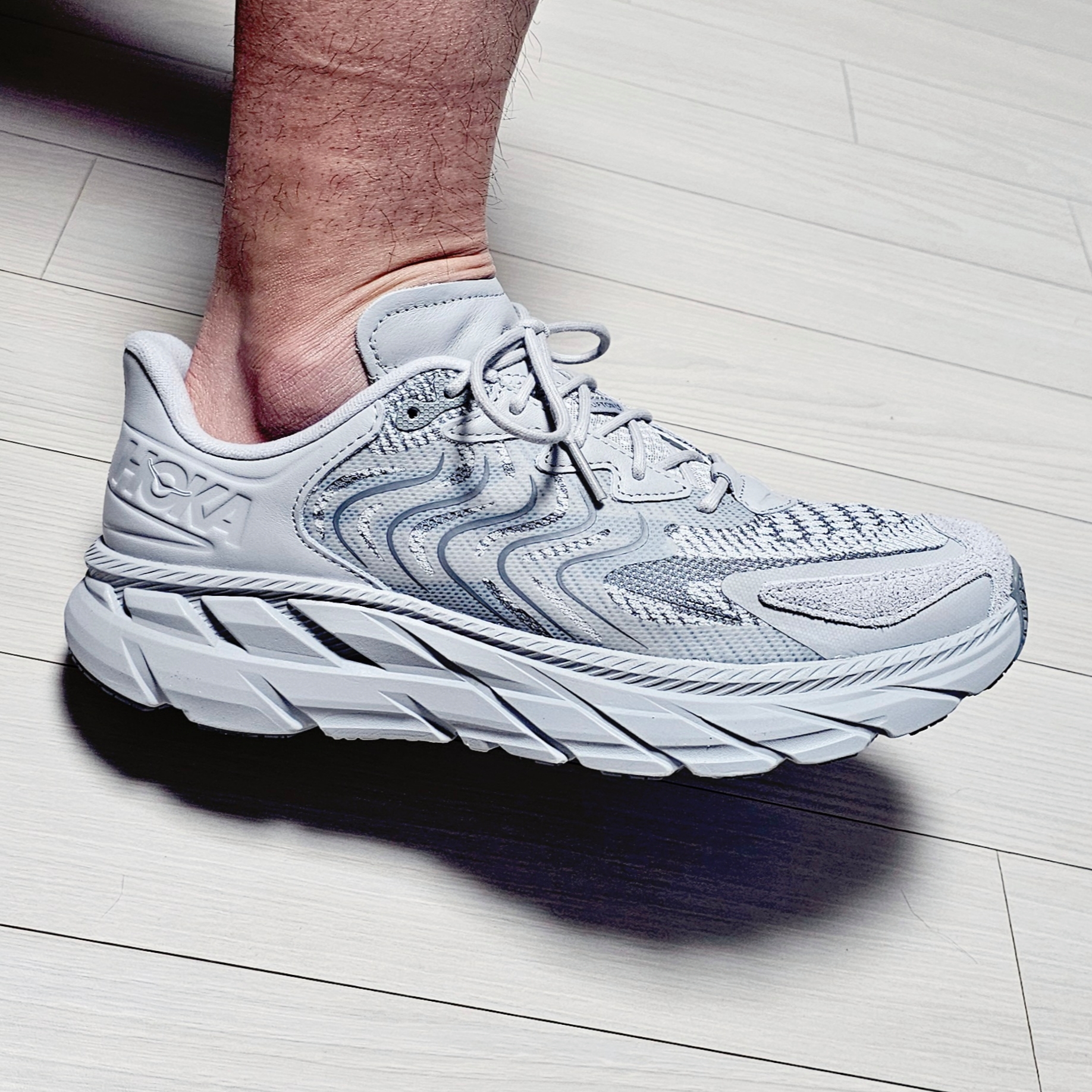 Hoka Clifton LS Stardust Galactic Grey 착용 스타일