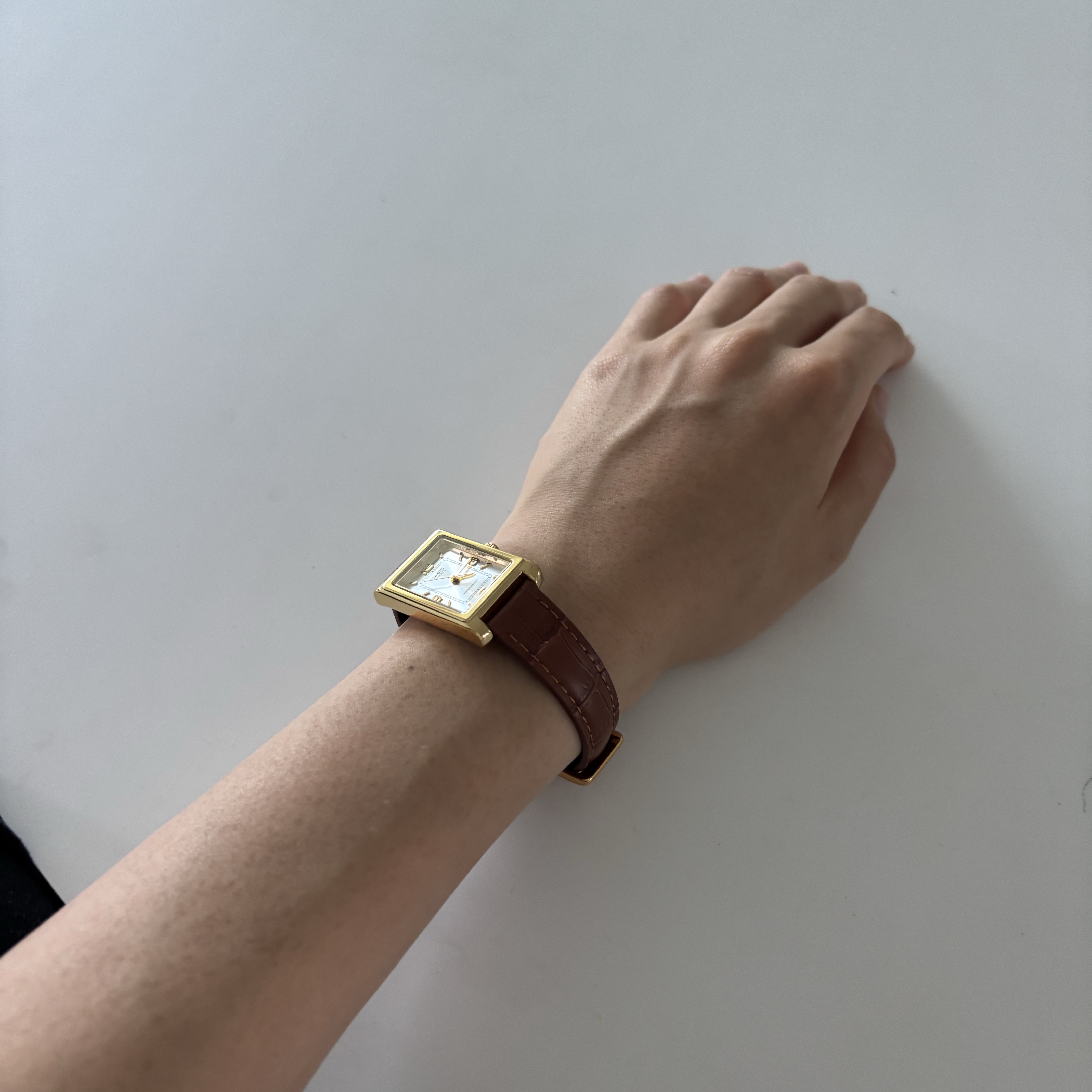 Casio LTP-1234GLL-7ADF 착용 스타일