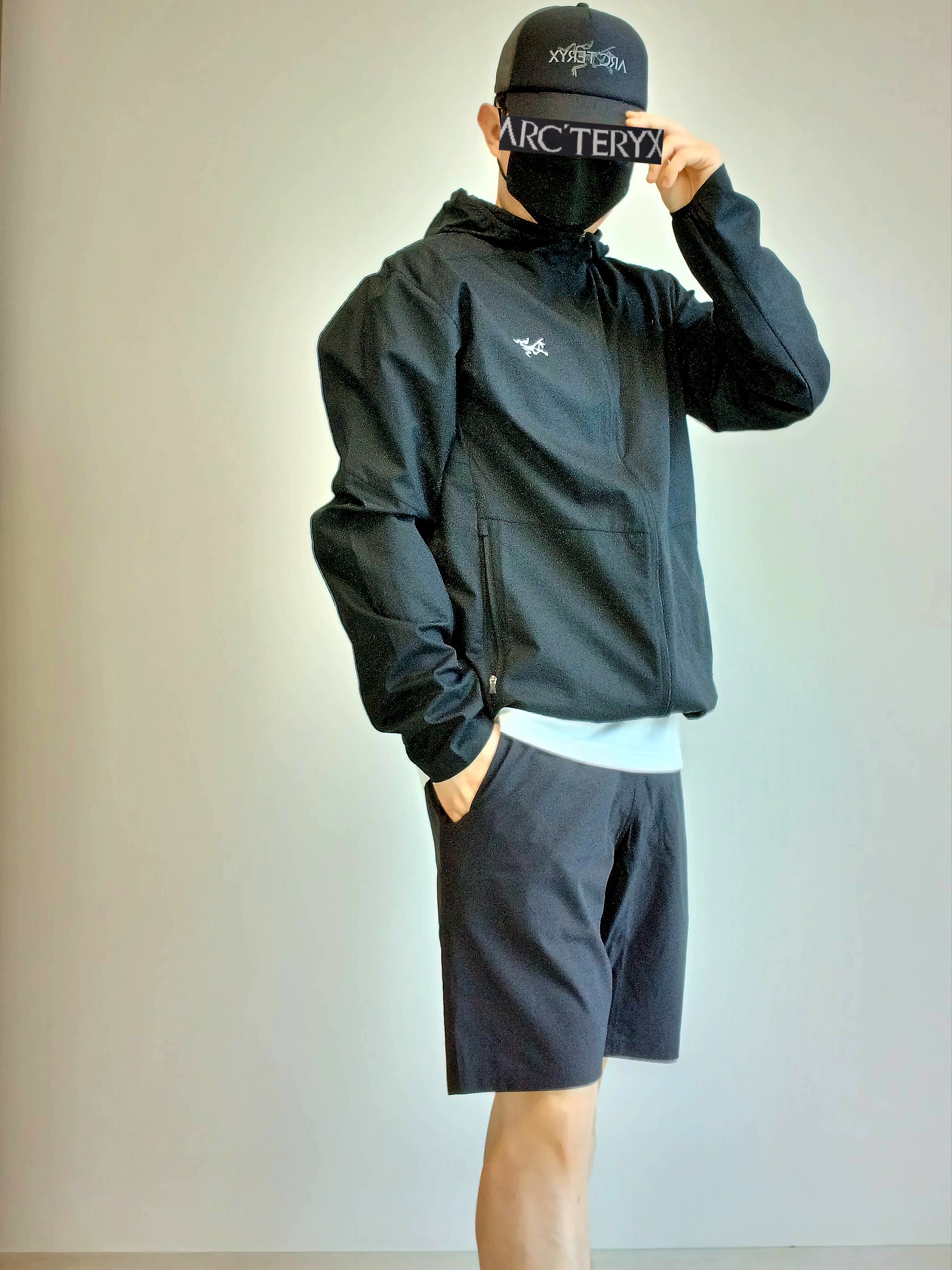 Arc'teryx Bird Word Trucker Hat Black Cloud, Arc'teryx Incendo Airshell Hoody Black 착용 스타일 - 3