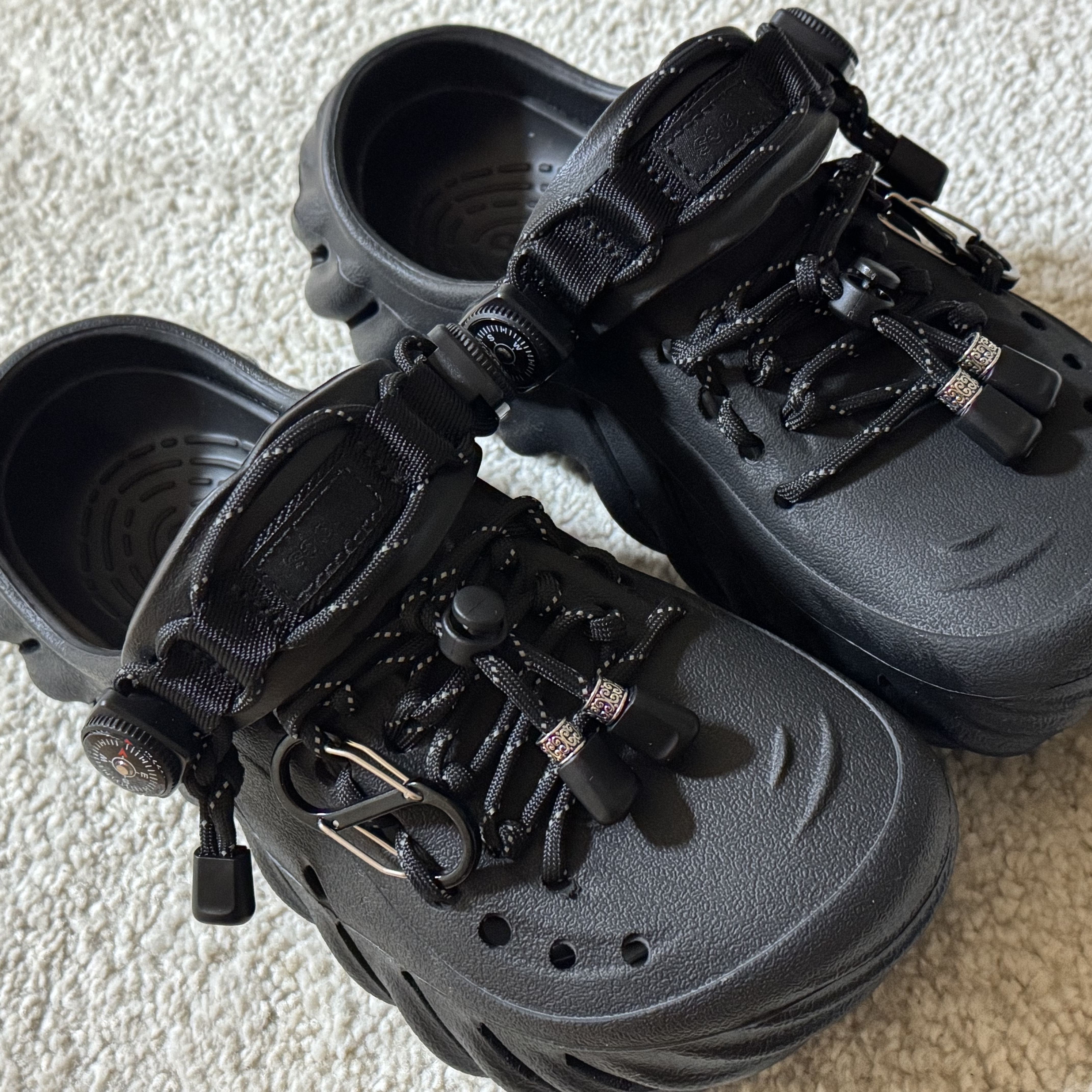 Crocs Echo Clog Black 착용 스타일
