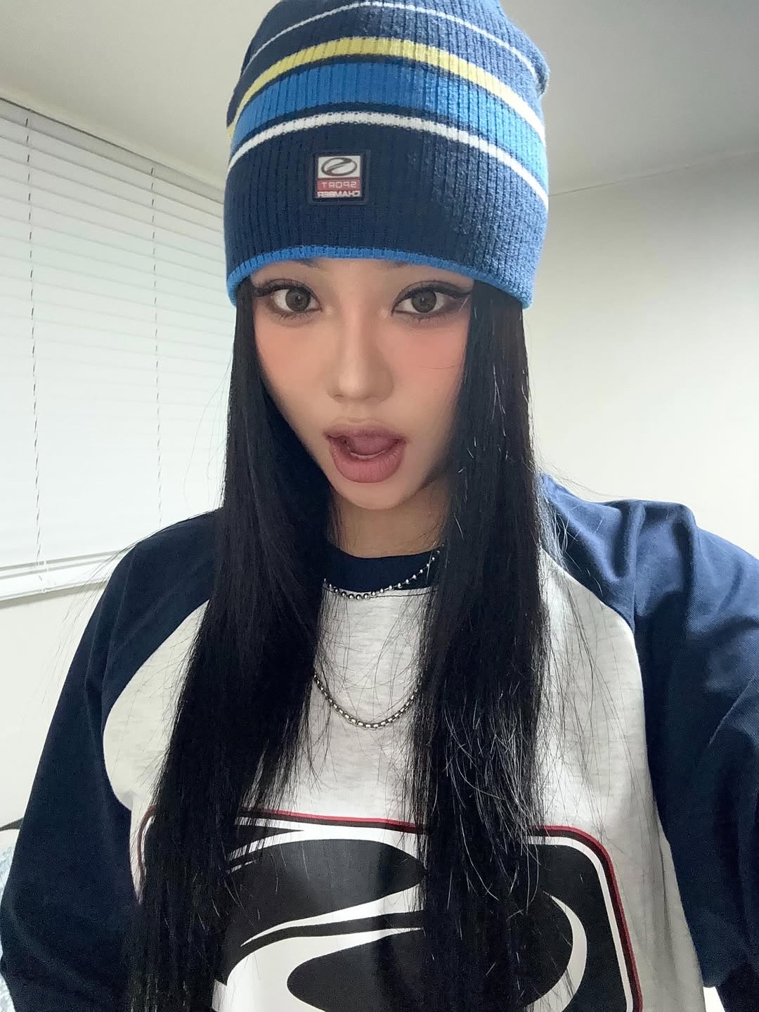 SPORT CHAMBER SC Stripe Beanie Navy, SPORT CHAMBER SC Big Flash Raglan T-Shirt Navy 착용 스타일 - 1