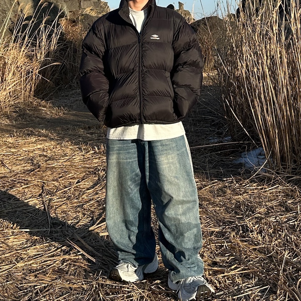 Balenciaga Skiwear 3B Sports Icon Ski Puffer Black, Balenciaga x Adidas Large Baggy Trousers Blue 착용 스타일 - 2