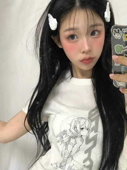 [KREAM 단독] Miuki Lumiel_00 Wing Hair Clip White 2ea/set, [KREAM 단독] Miuki Kiel Back Wing T-shirt White (Slimfit) 착용 스타일 - 1