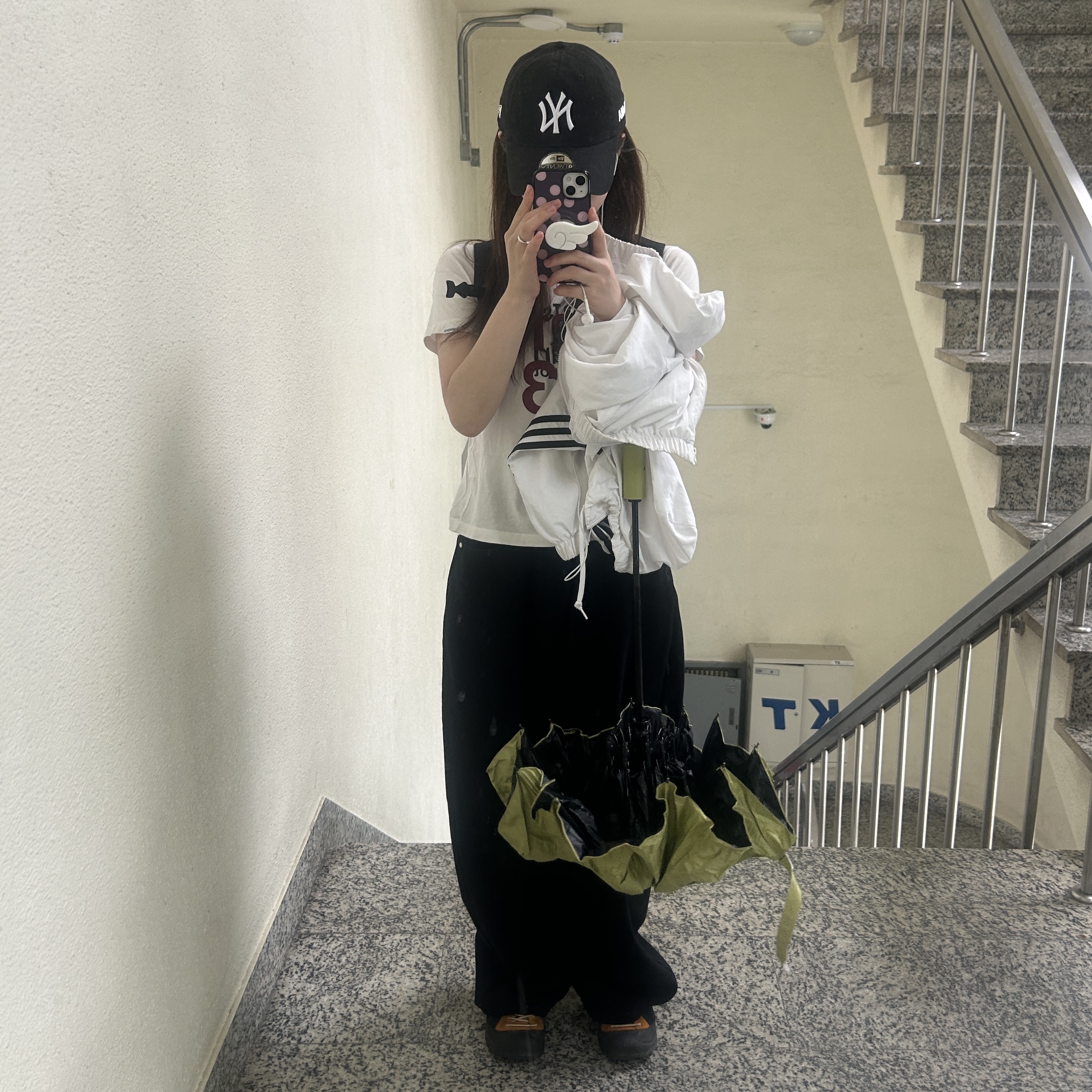 New Era x MoMA New York Yankees Cap Black, (W) Keen Jasper Rocks SP Sneakers Naval Academy Curry 착용 스타일
