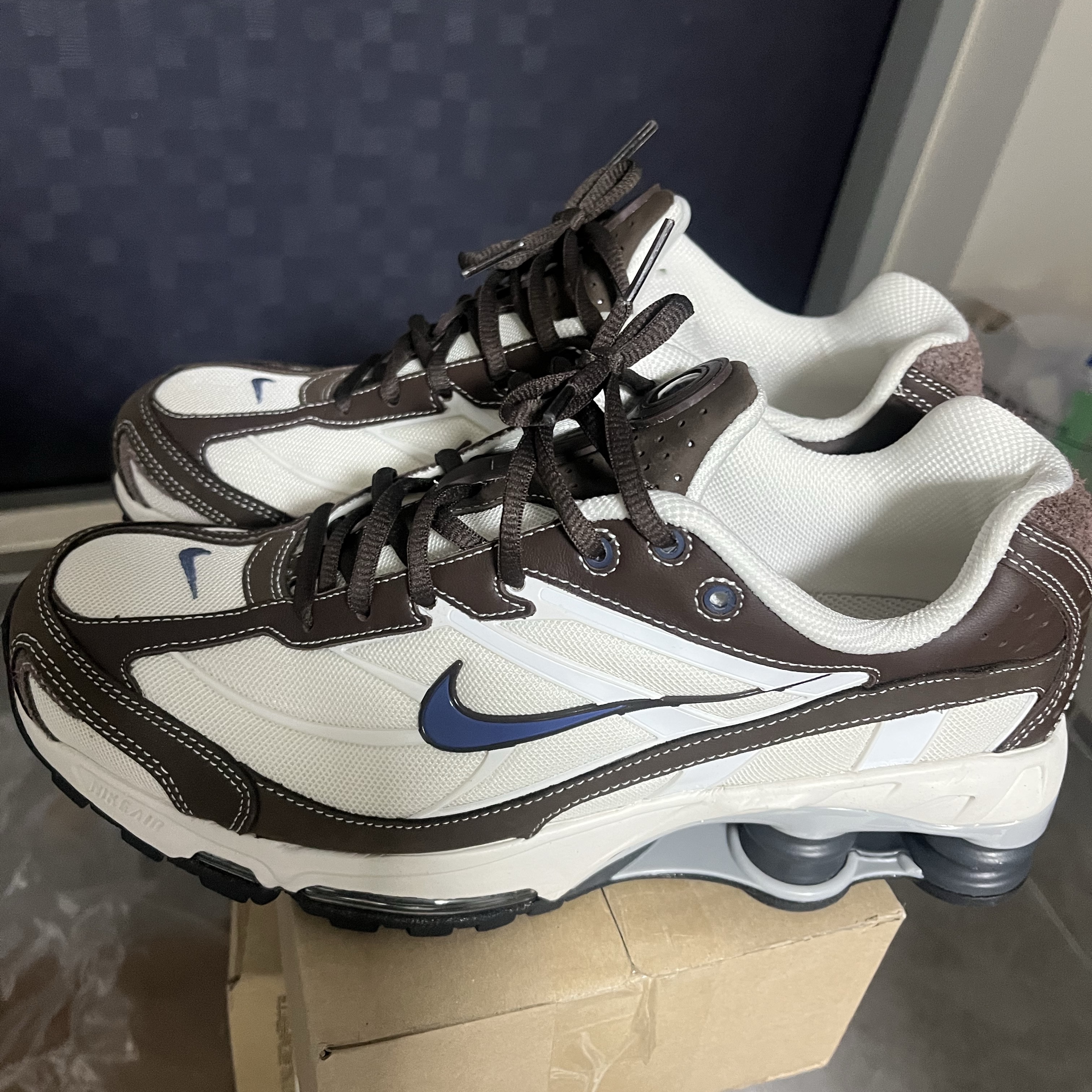 Nike Shox Ride 2 Baroque Brown Diffused Blue 착용 스타일