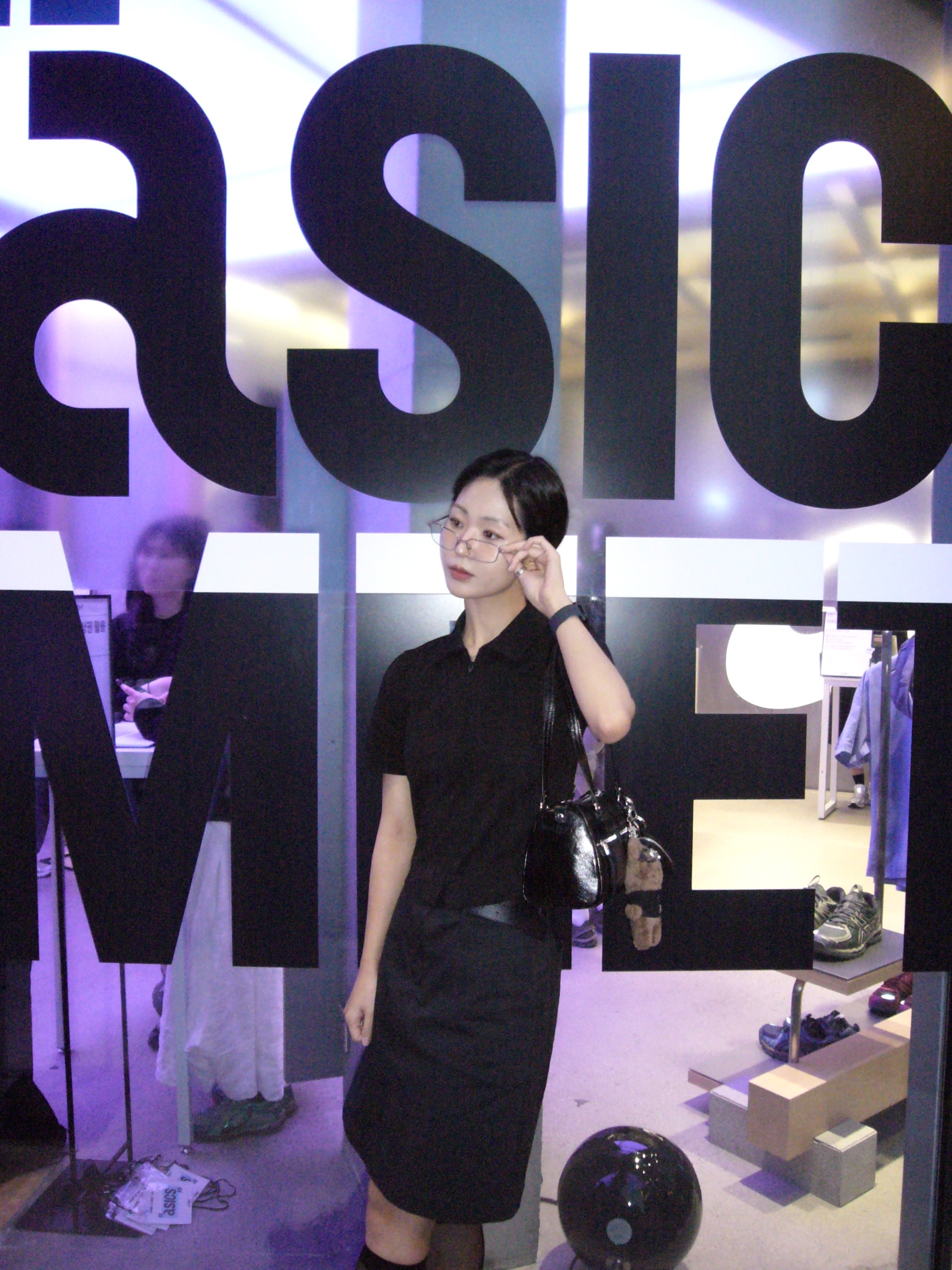 Gentle Monster Tarx 02 Silver Clear 착용 스타일 - 3