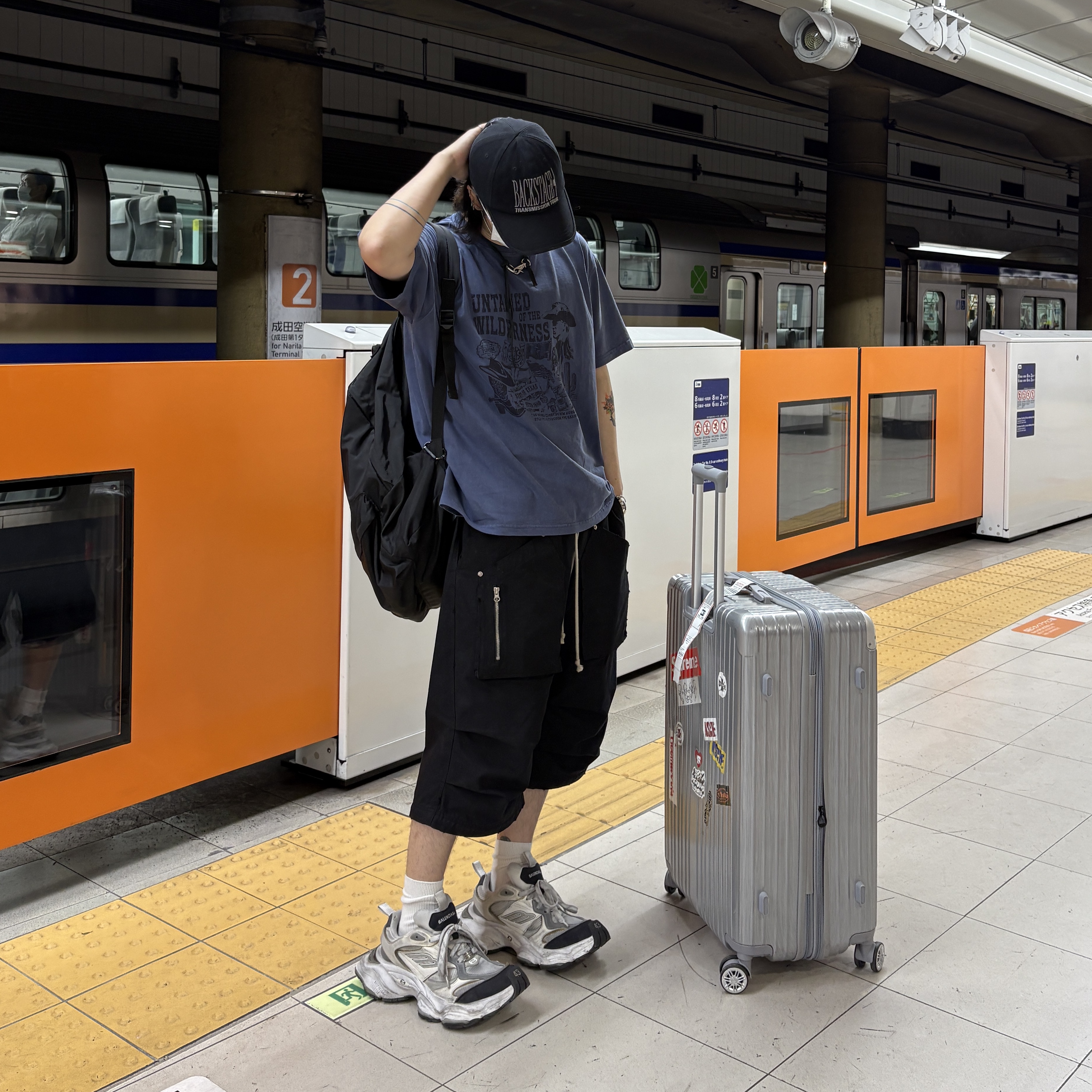Flavorism VTG Detachable Ripstop Cargo pants Washed Black, Balenciaga Cargo Sneakers White Grey 착용 스타일