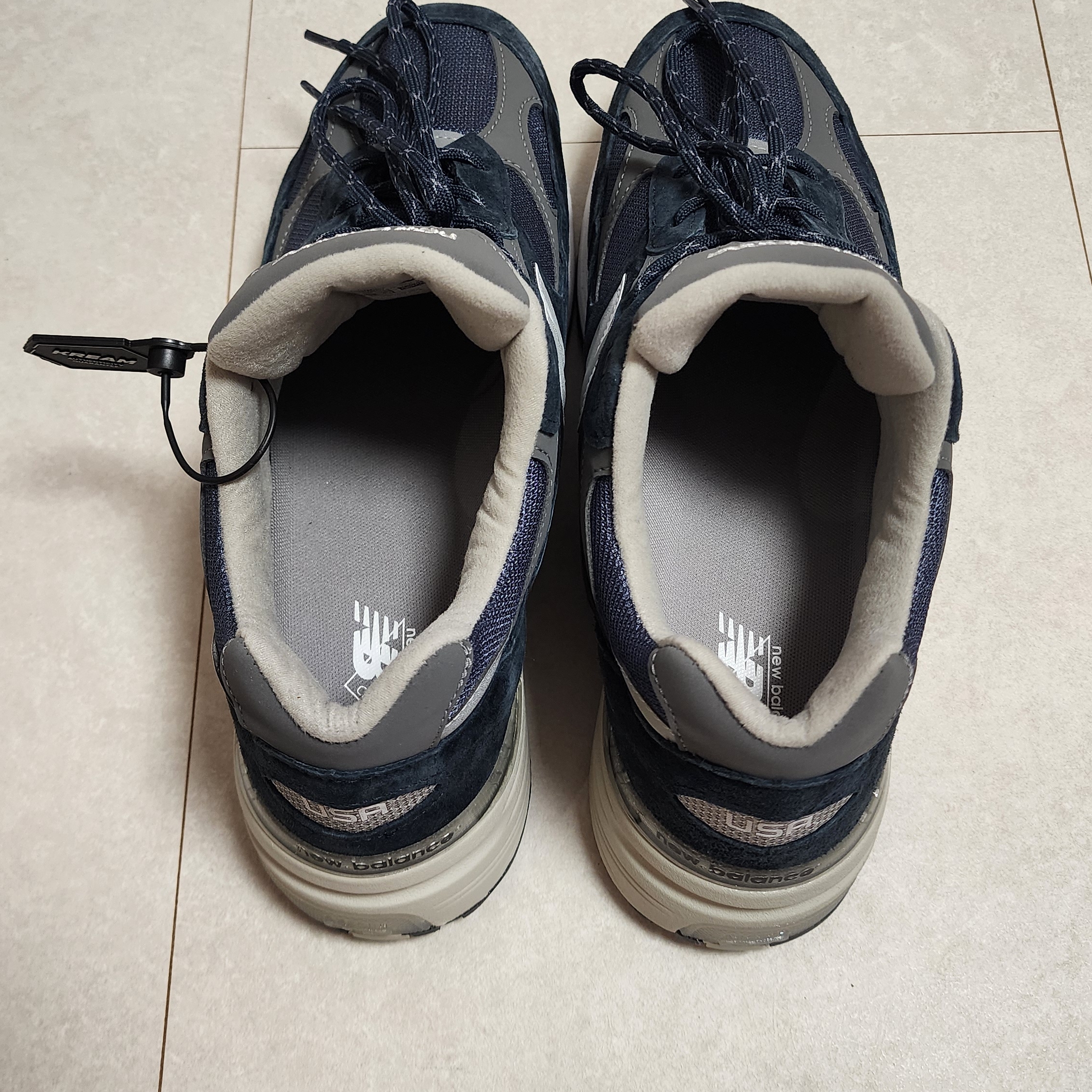 New Balance 992 Made in USA Core Navy 착용 스타일 - 1