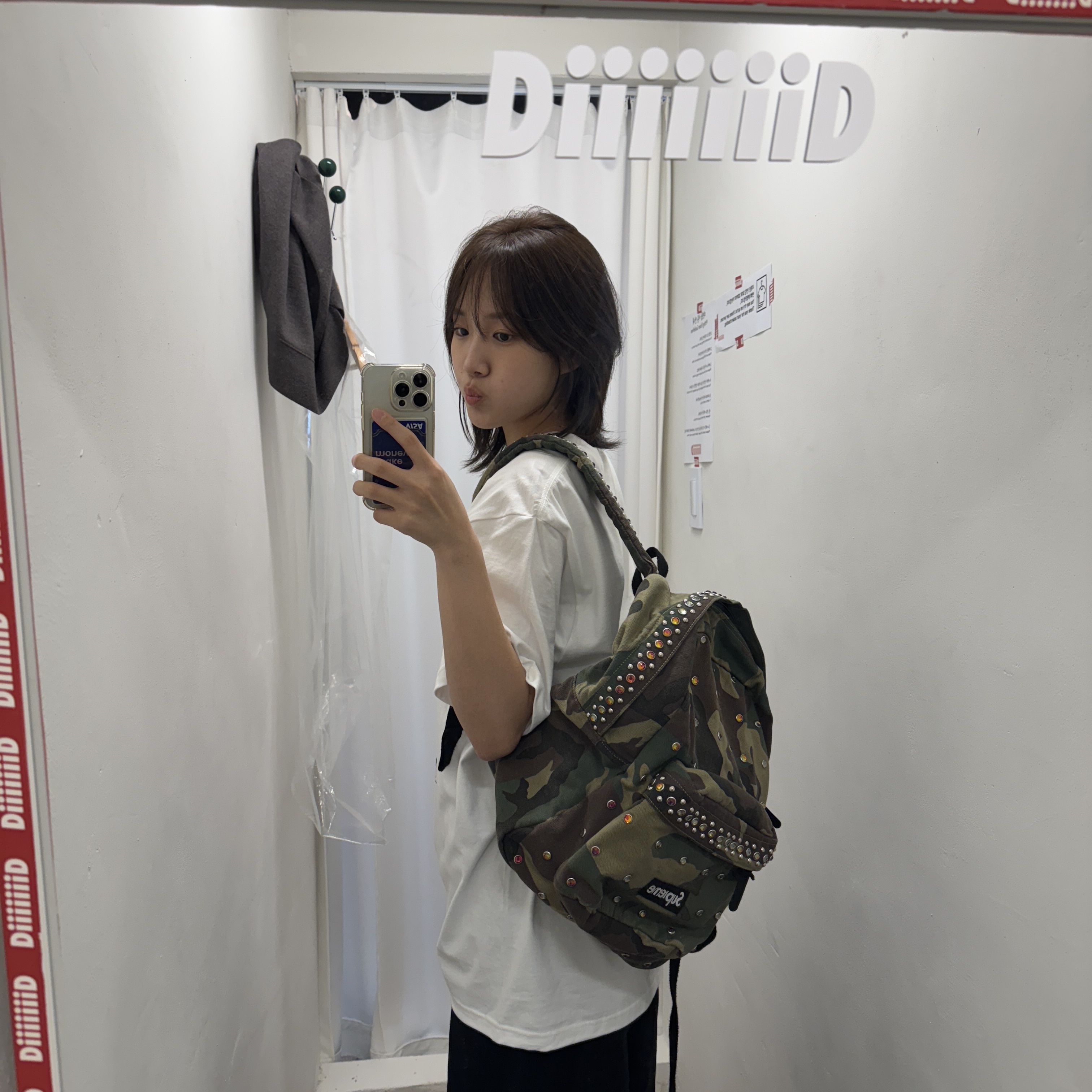 Supreme Announcing T-Shirt Yellow - 25SS, Supreme Announcing T-Shirt White - 25SS 착용 스타일 - 4