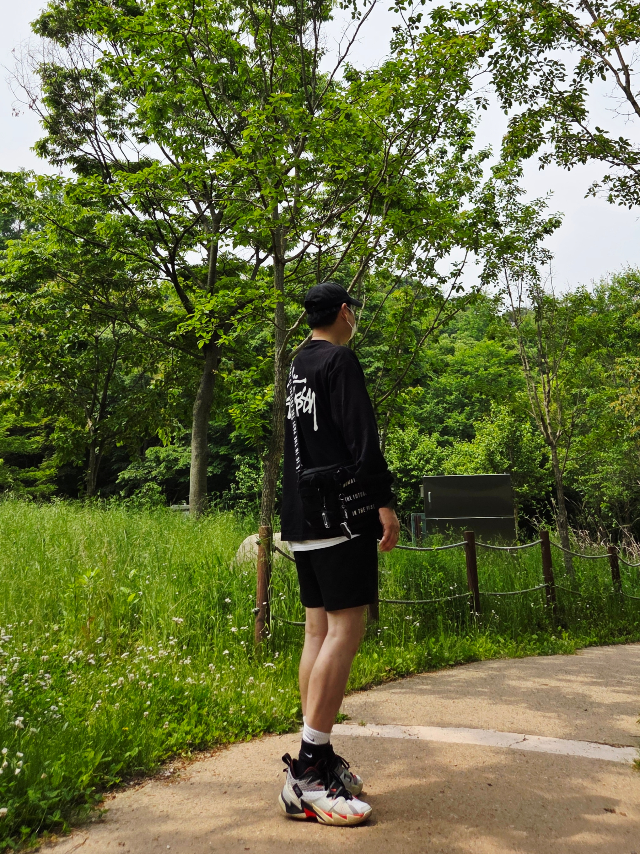 Stussy Basic Stock Low Pro Cap Black, Human Made Military Pouch Large Black 착용 스타일 - 2