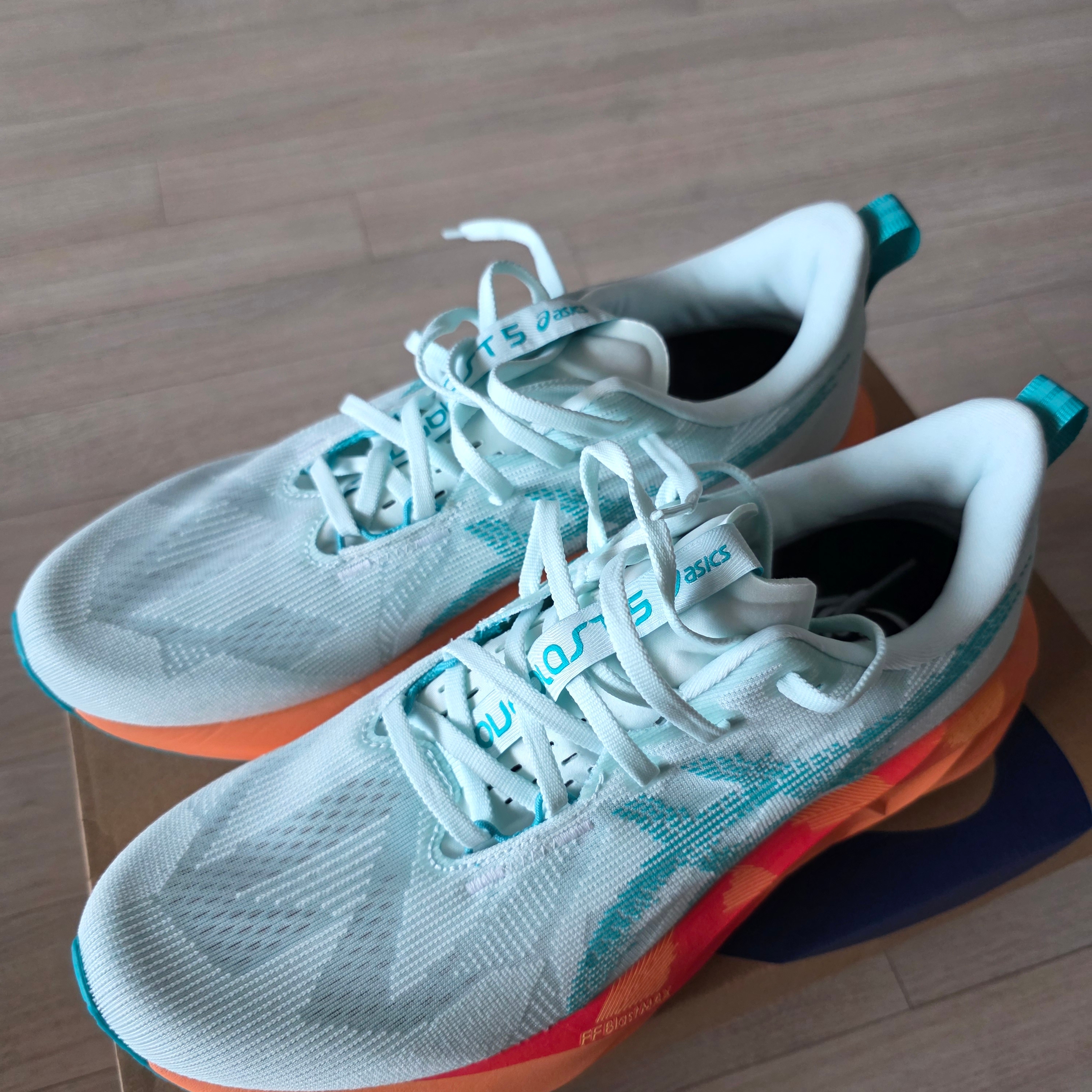 Asics Novablast 5 Soothing Sea Wave Teal 착용 스타일 - 1