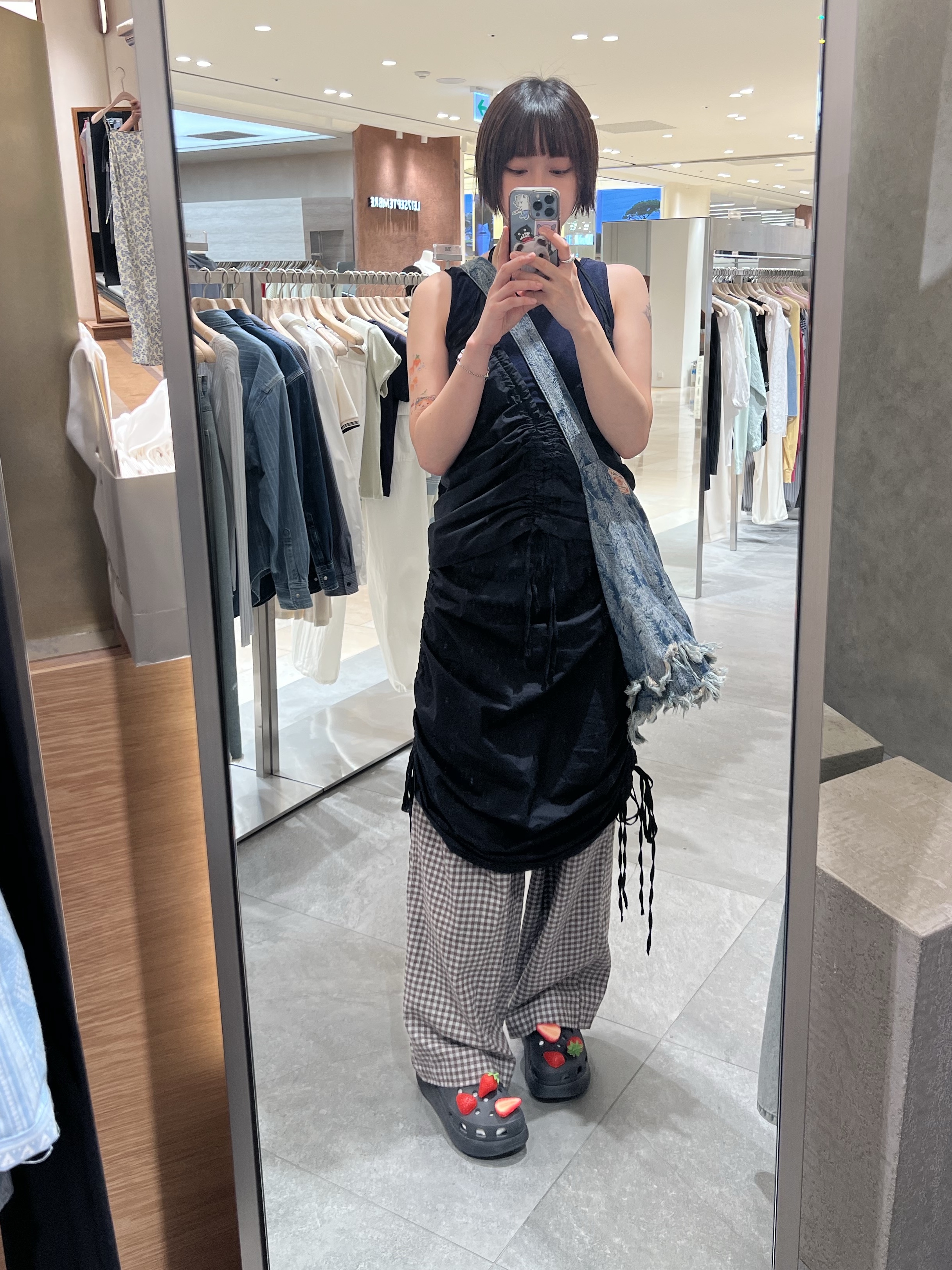 Kapital 12 oz. Magpie Denim Medicine Bag Large Indigo Light Color, Crocs Classic Crush Clog Black 착용 스타일