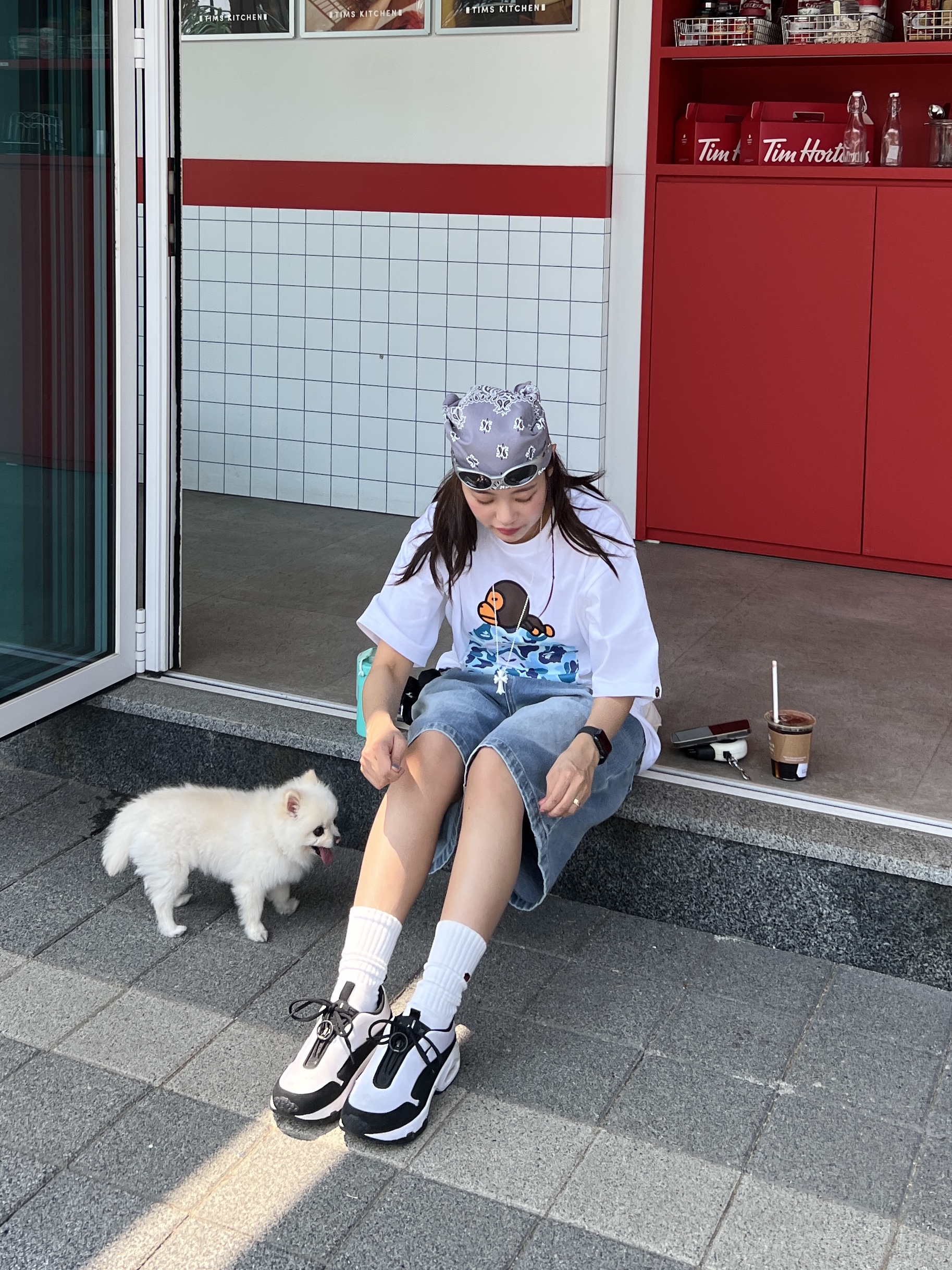 BAPE ABC Camo Milo on Big Ape T-Shirt White Blue, Oakley Eye Jacket Redux Silver Frame Prizm Black Polarized Lenses High Bridge Fit 착용 스타일 - 6