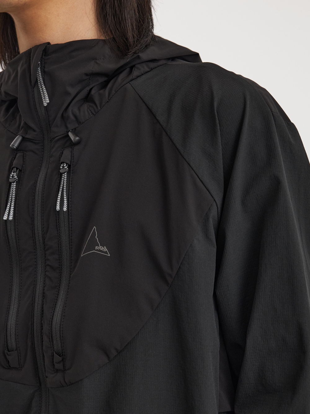 Roa Technical Windbreaker Jacket Black 착용 스타일 - 2