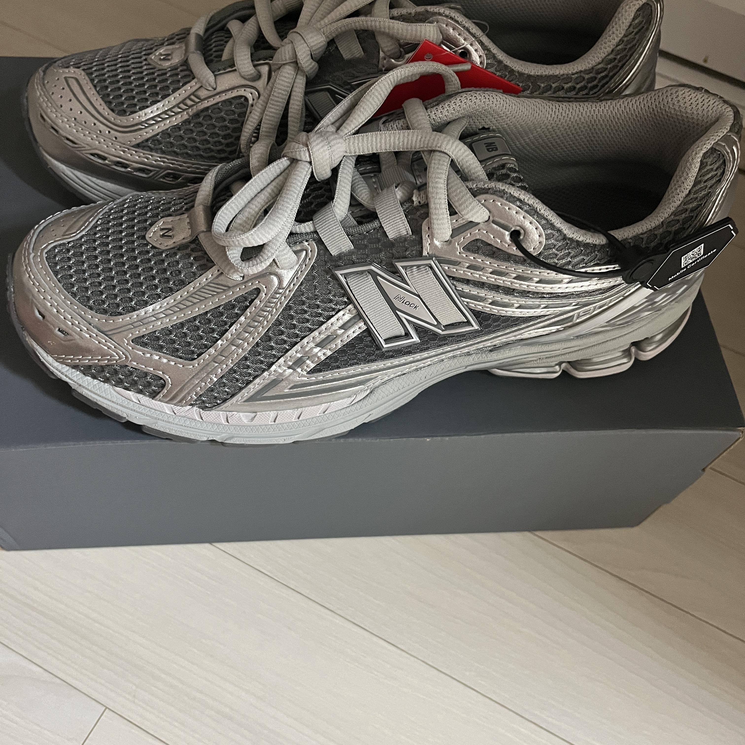 New Balance 1906R Harbor Grey Silver Metalic 착용 스타일 - 1