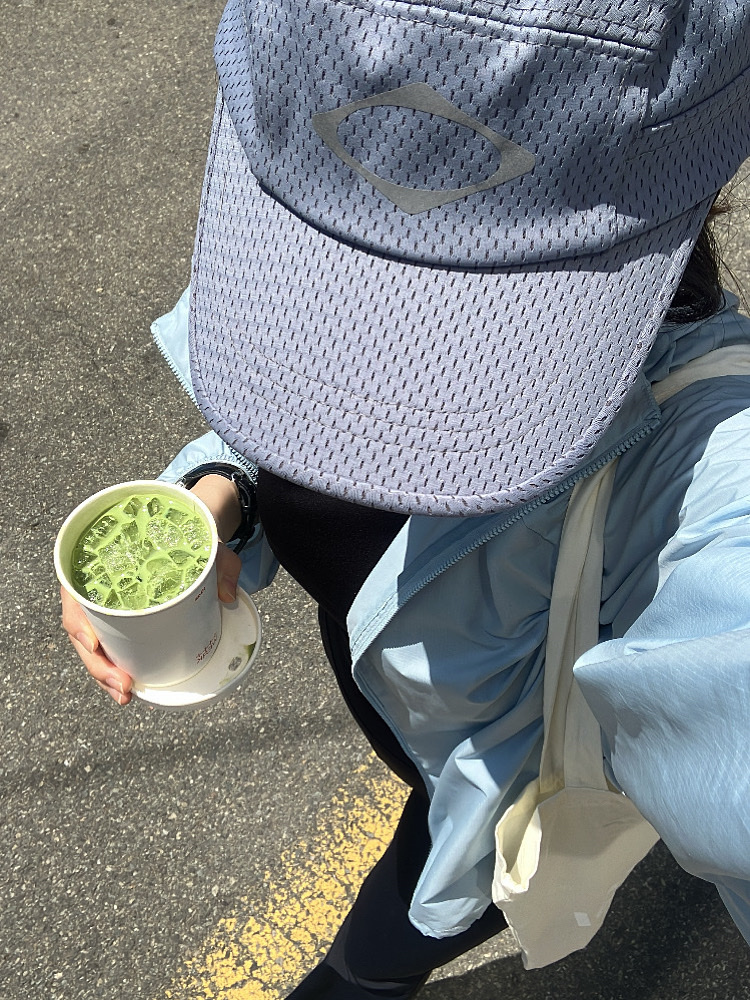 (W) Mischief FW Rhombus Running Cap Grey 착용 스타일