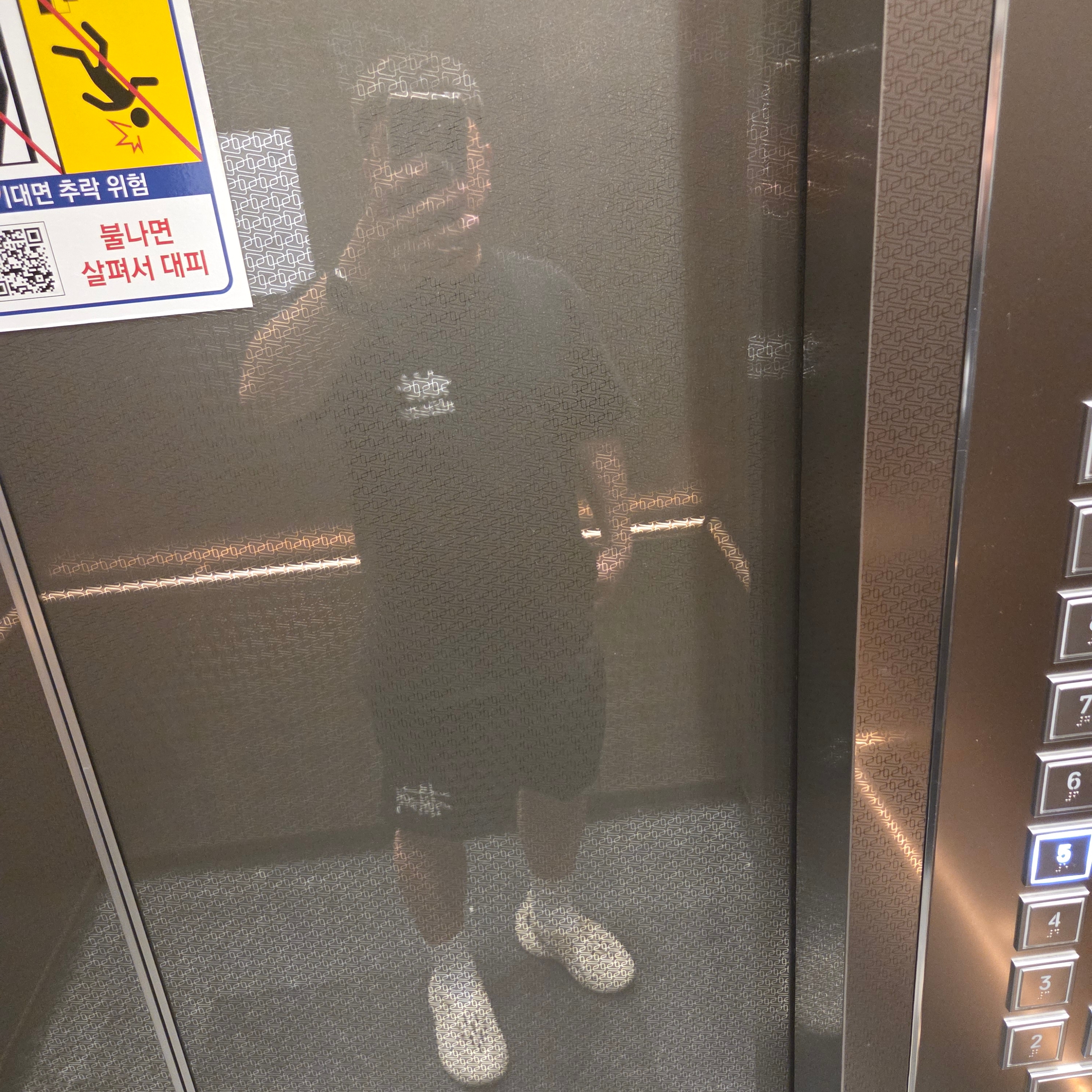 Stussy Surfwalk Pigment Dyed T-Shirt Black, Stussy Big Basic Water Shorts Black 착용 스타일