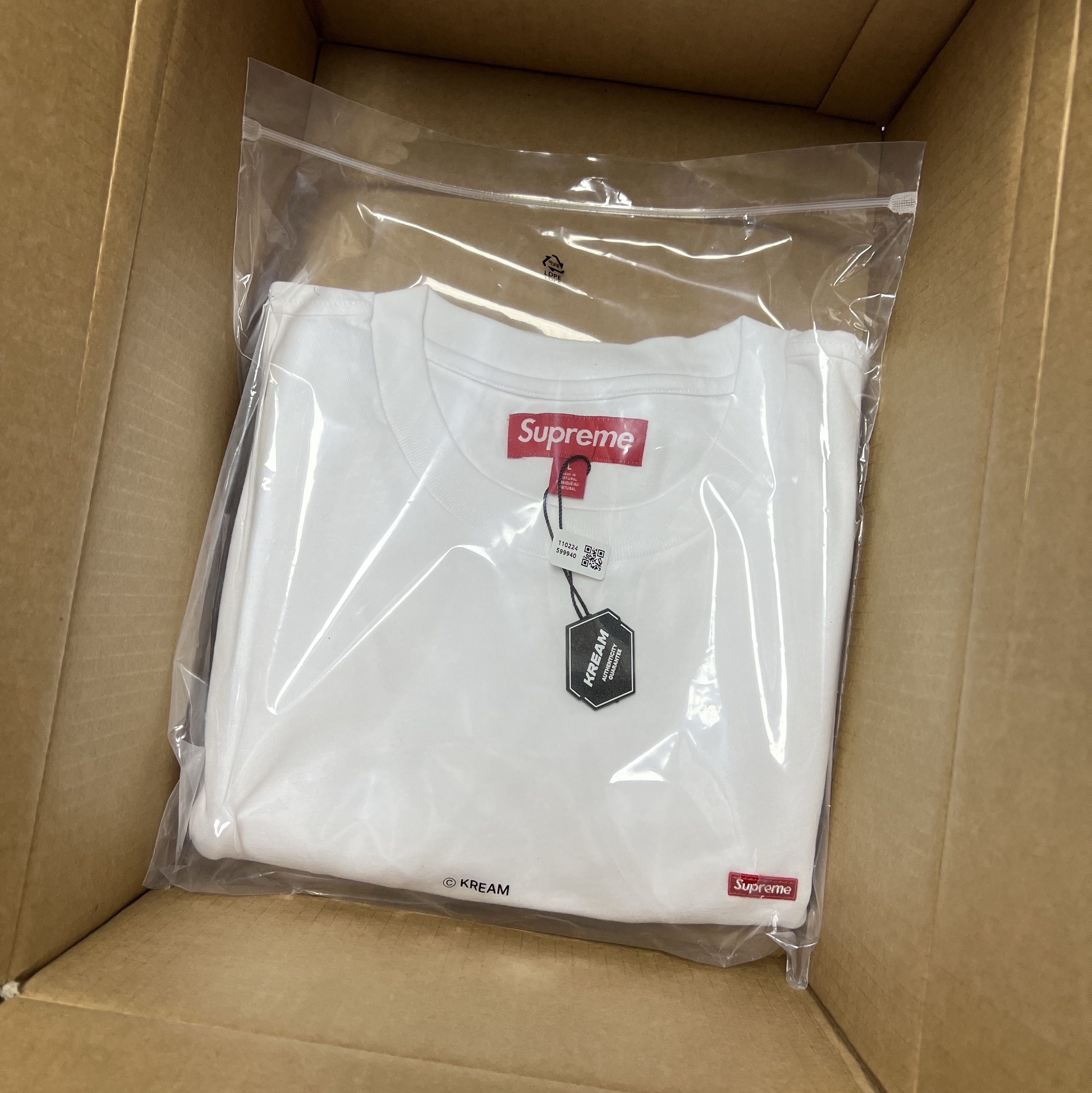 Supreme Small Box T-Shirt White - 25SS 착용 스타일