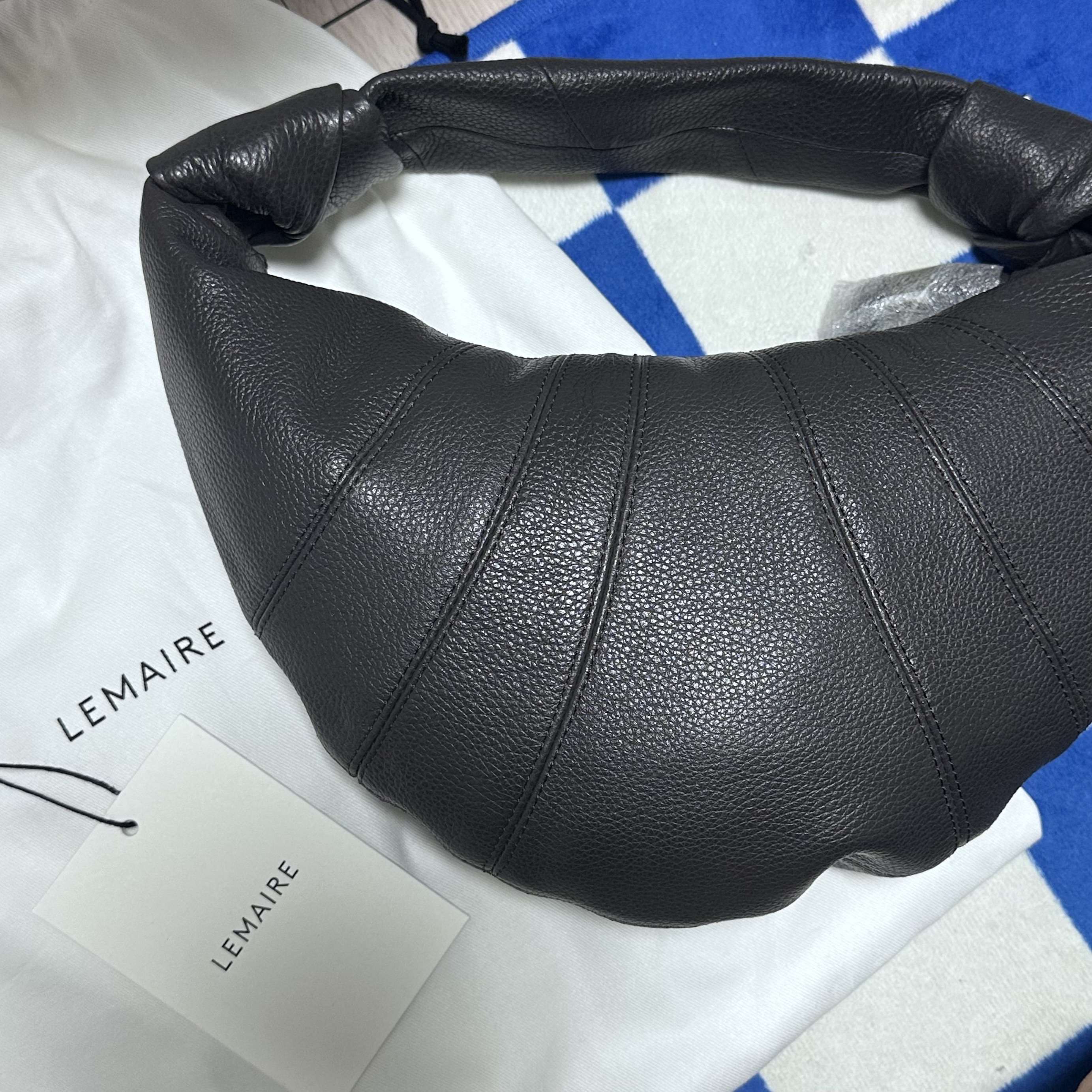 Lemaire Mini Fortune Croissant Bag Soft Grained Leather Dark Chocolate 착용 스타일