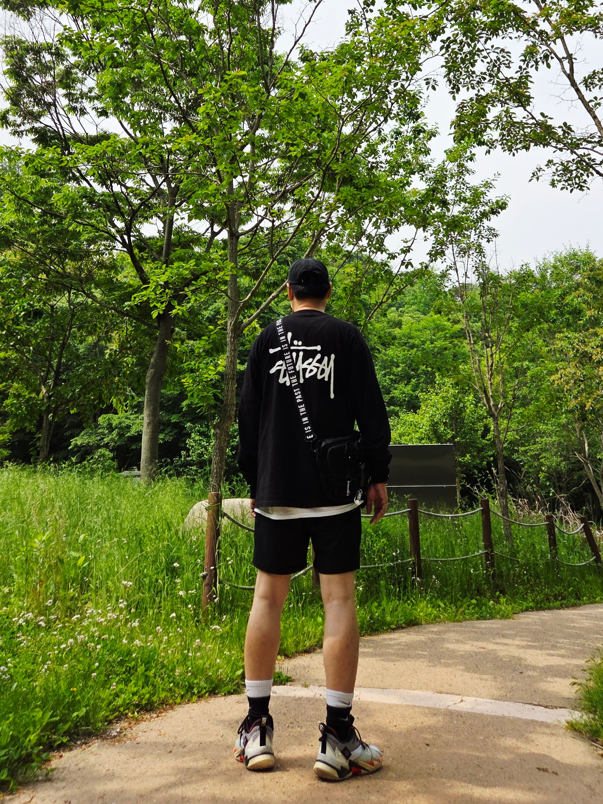 Stussy Basic Stock Low Pro Cap Black, Human Made Military Pouch Large Black 착용 스타일 - 4
