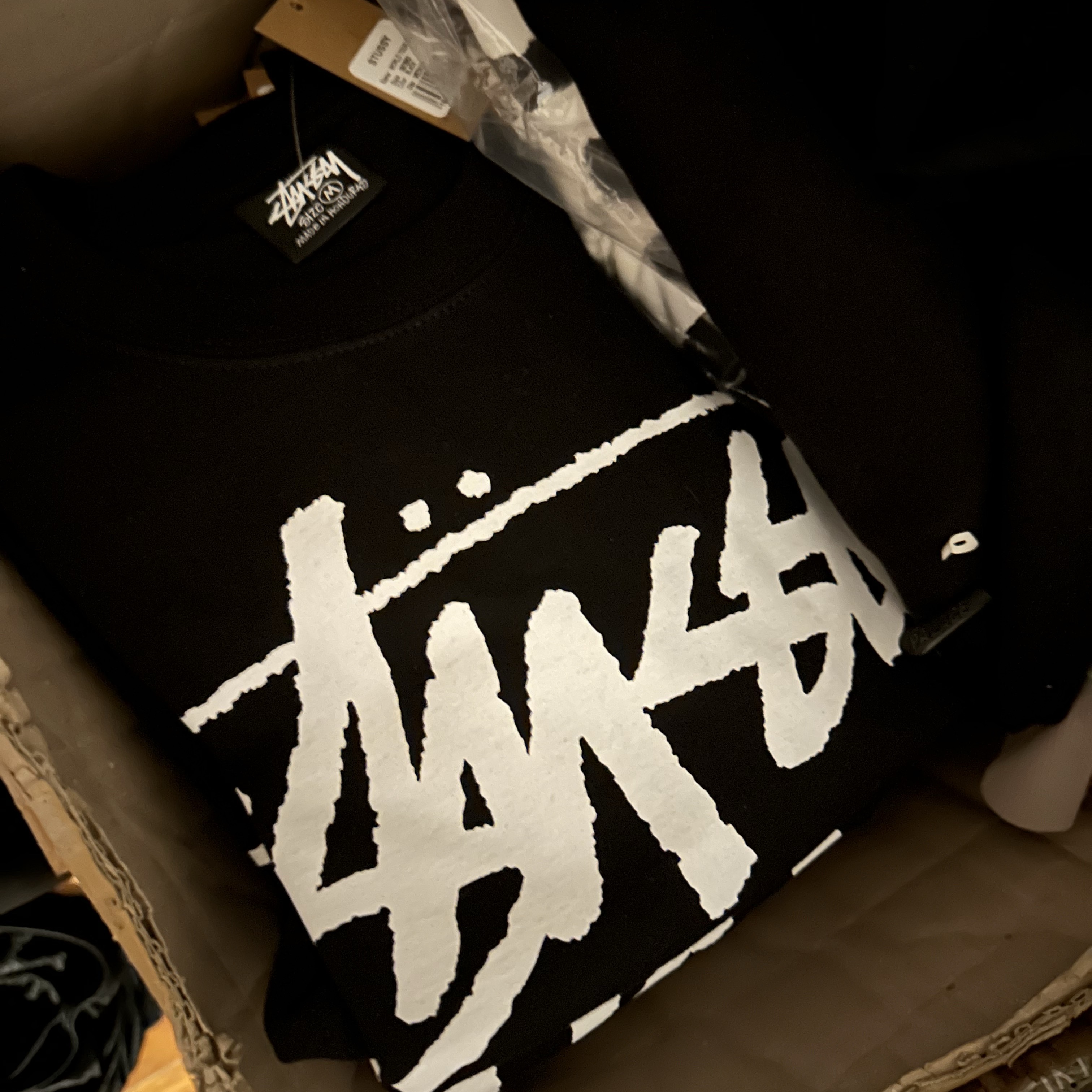 Stussy World Tour T-Shirt Black 2024,2025 착용 스타일