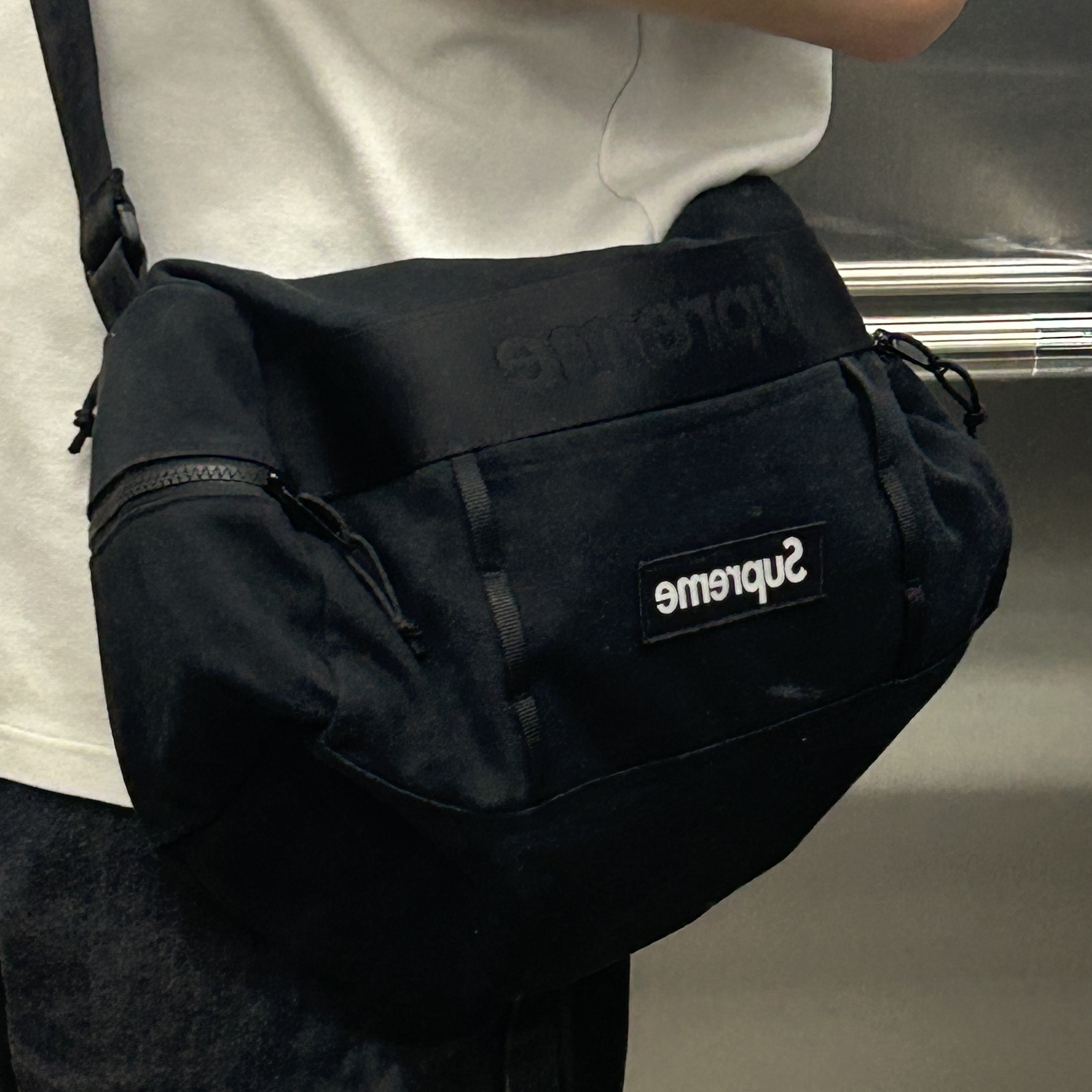Supreme Utility Bag Black - 25SS 착용 스타일 - 2