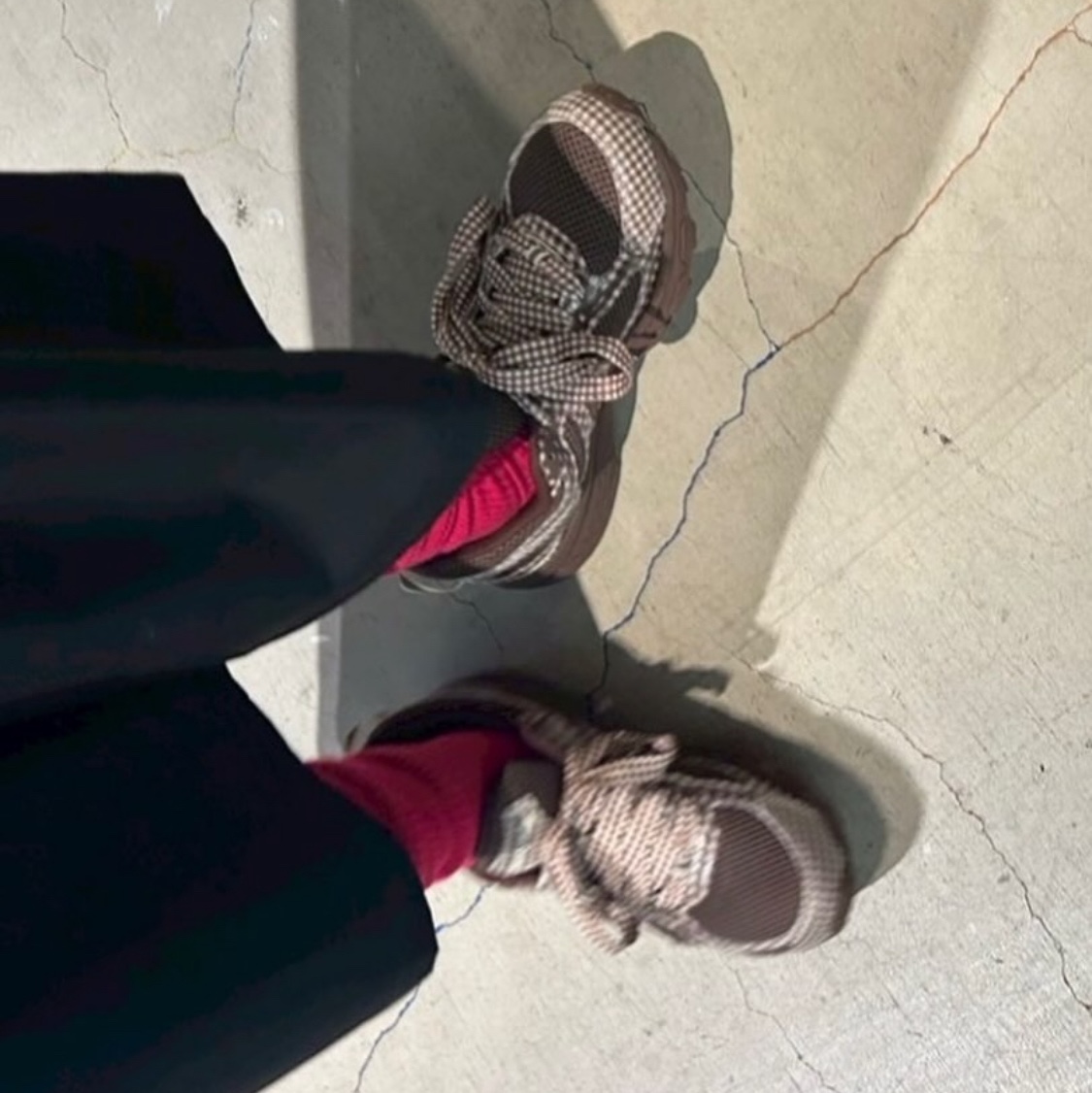 Asics x Story mfg. Gel-Venture 6 Reddish Brown 착용 스타일 - 2