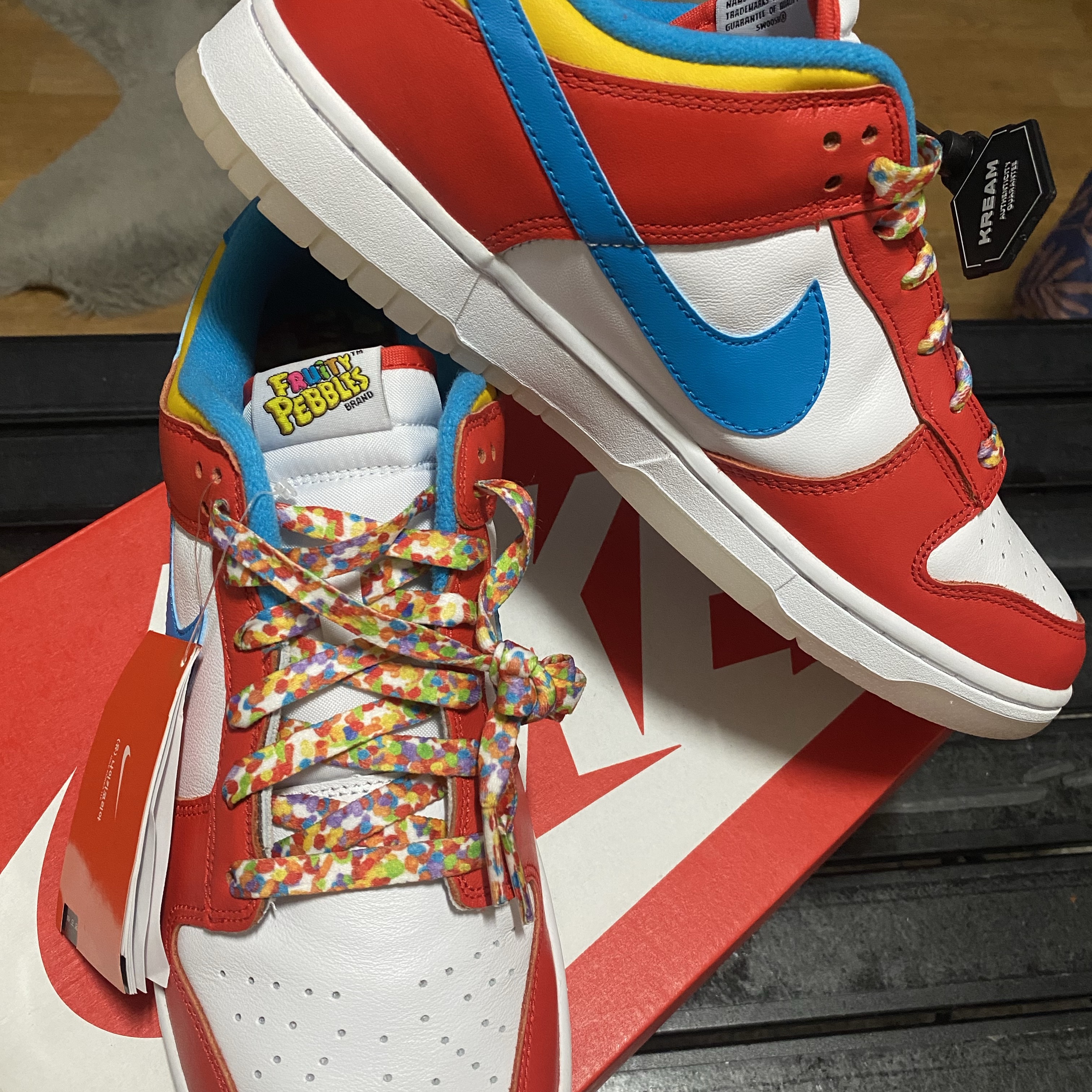 Nike x LeBron James x Fruity Pebbles Dunk Low QS Habanero Red 착용 스타일 - 2