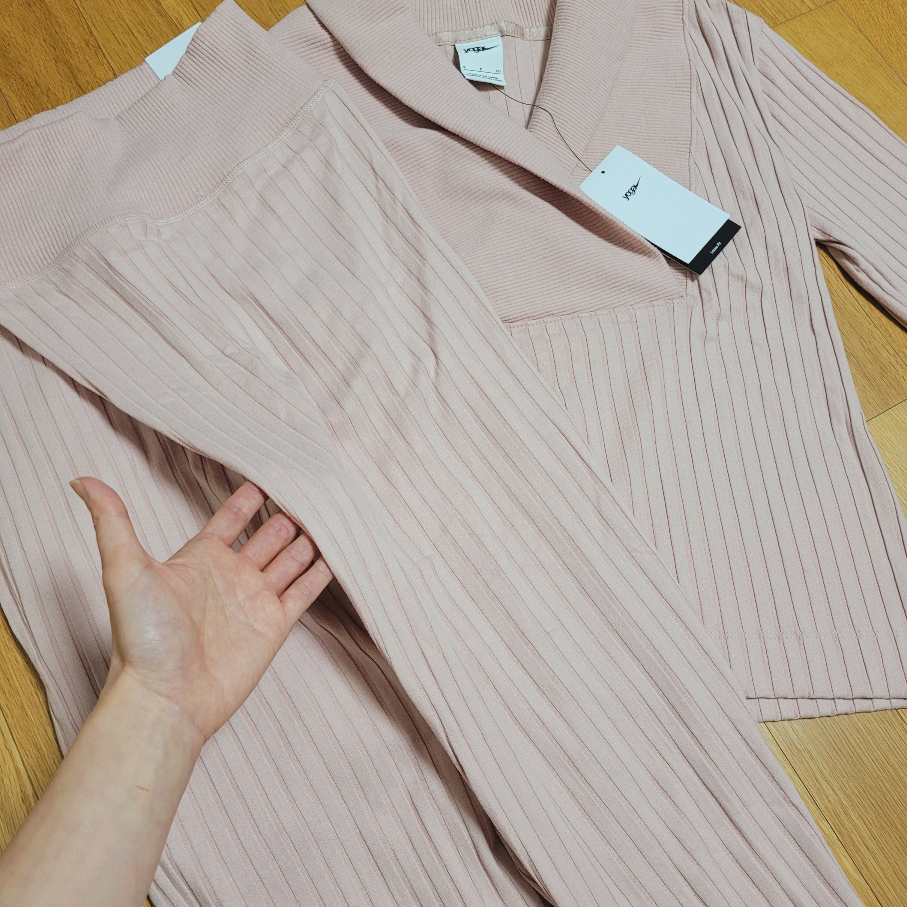 (W) Nike Yoga Luxe Fuzzy Ribbed Long Sleeve Pink Oxford - Asia 착용 스타일 - 1