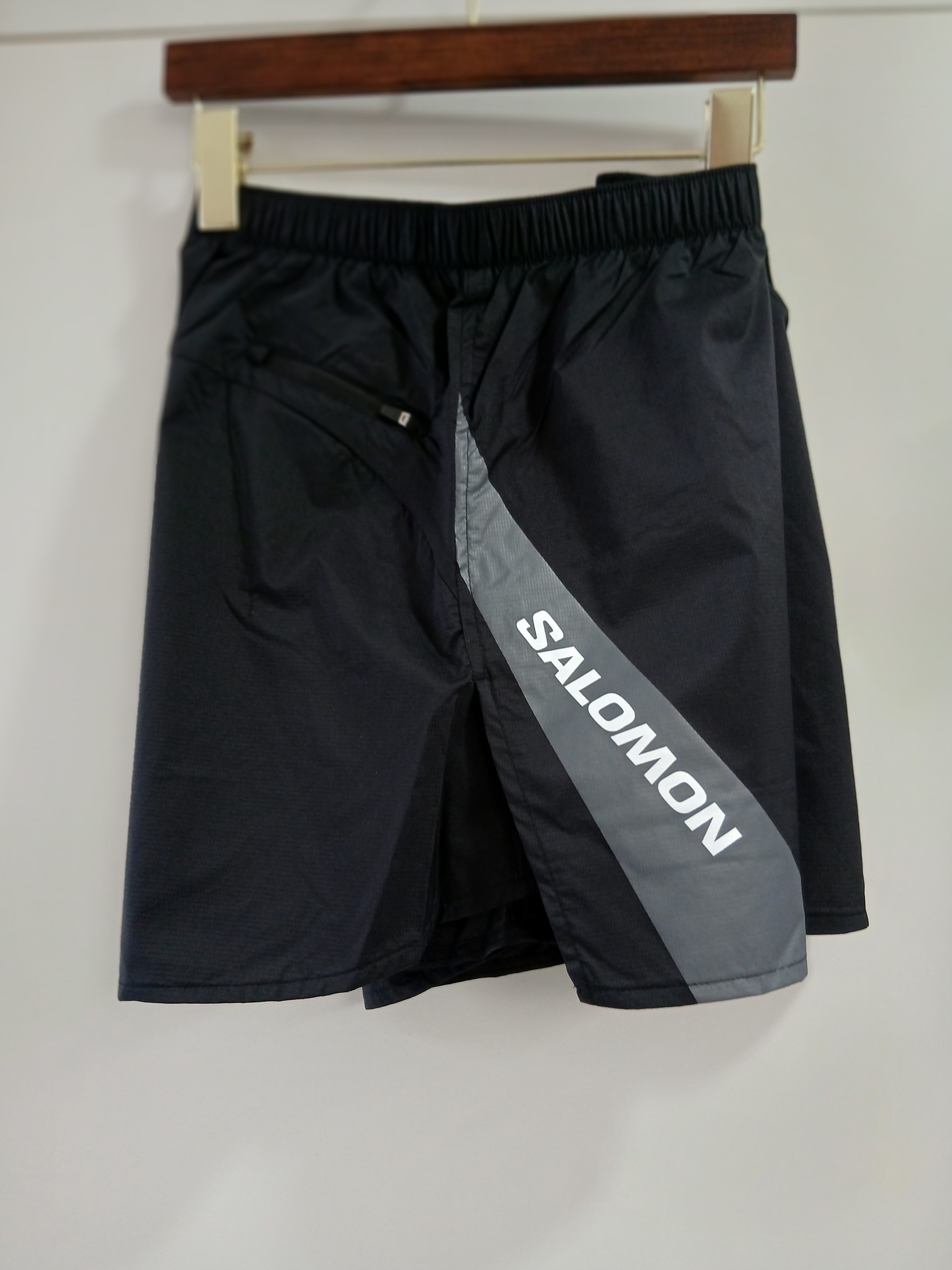 Salomon Everyday Crew Socks White (3 Pack), Salomon Everyday Low Socks Black (3 Pack) 착용 스타일 - 2