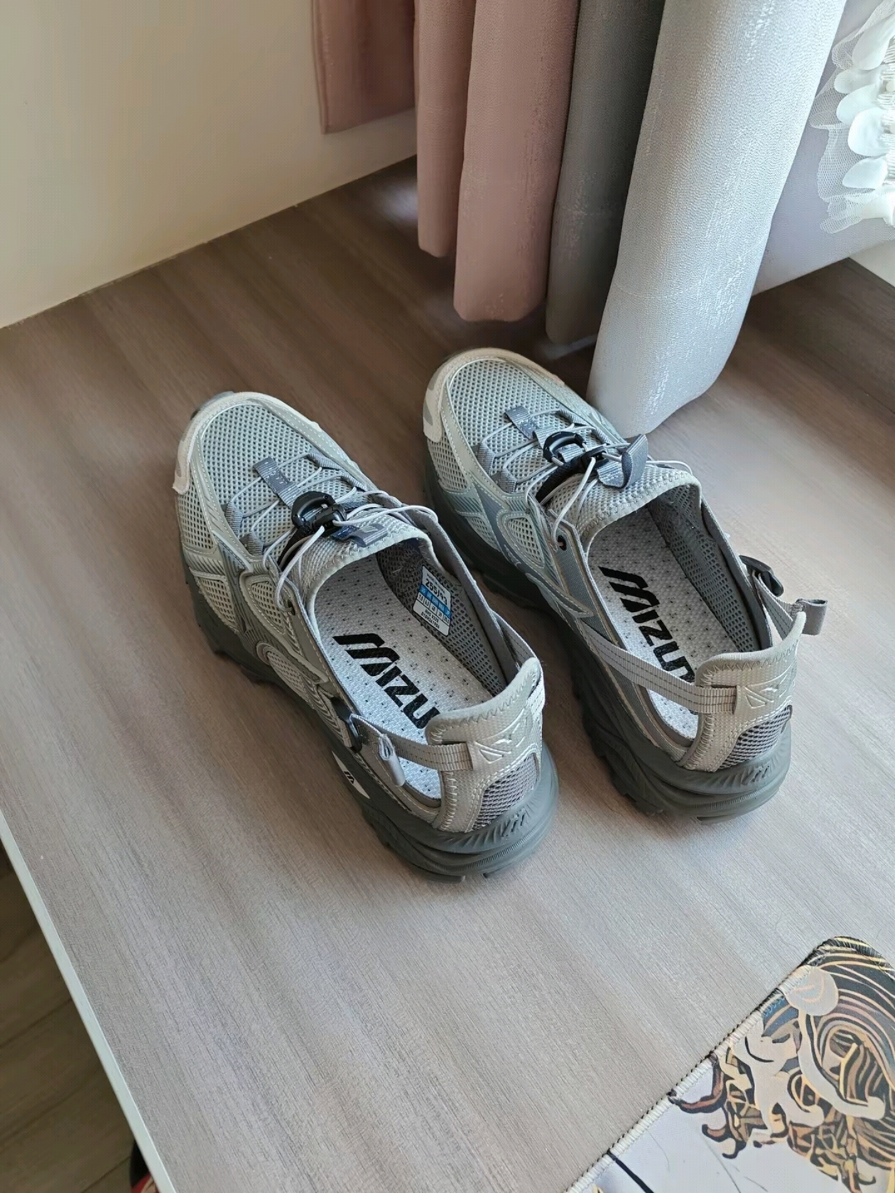 Mizuno Racer Trail SE Silver Grey 착용 스타일
