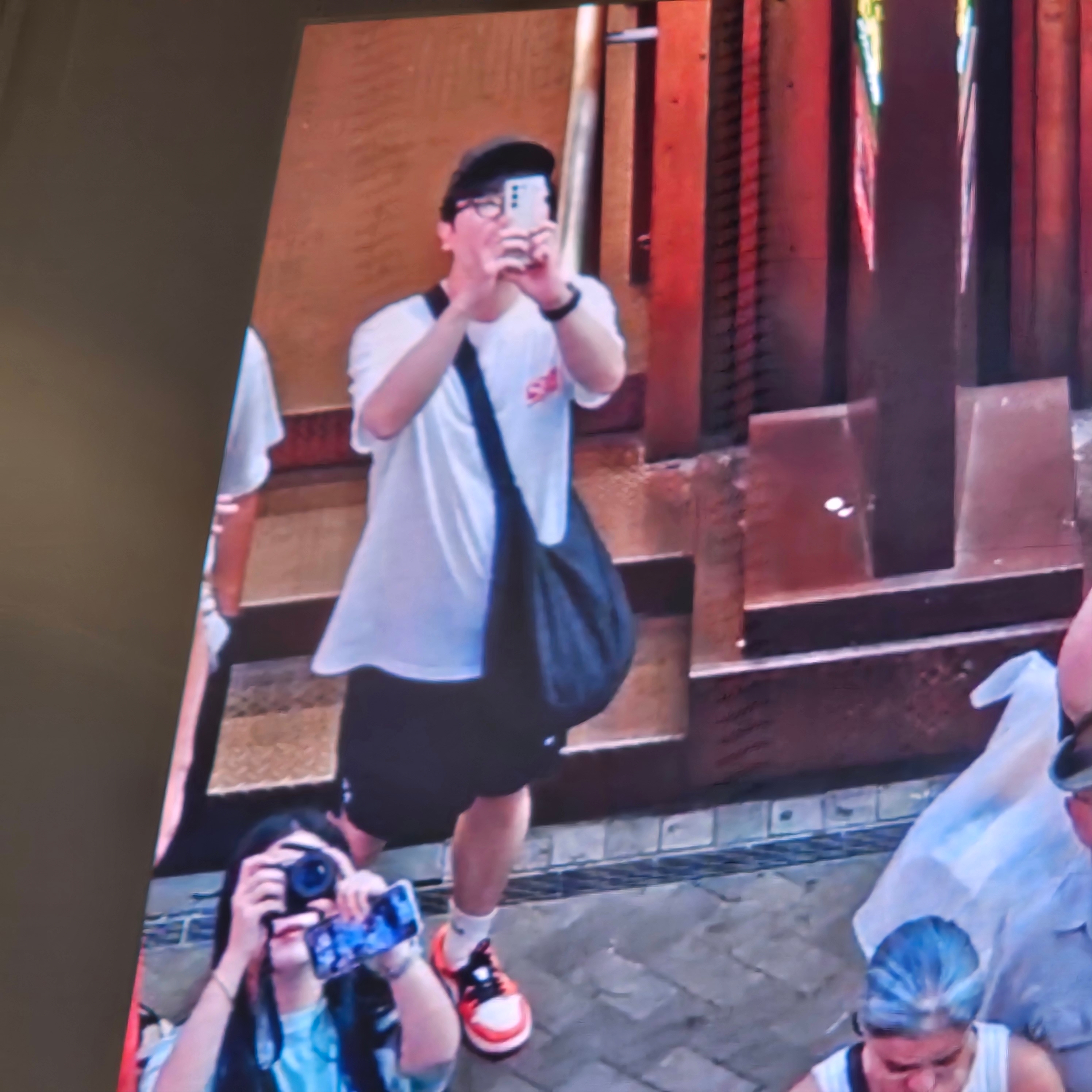 Stussy Soda Can T-Shirt White, Jordan 1 Low OG Starfish 착용 스타일