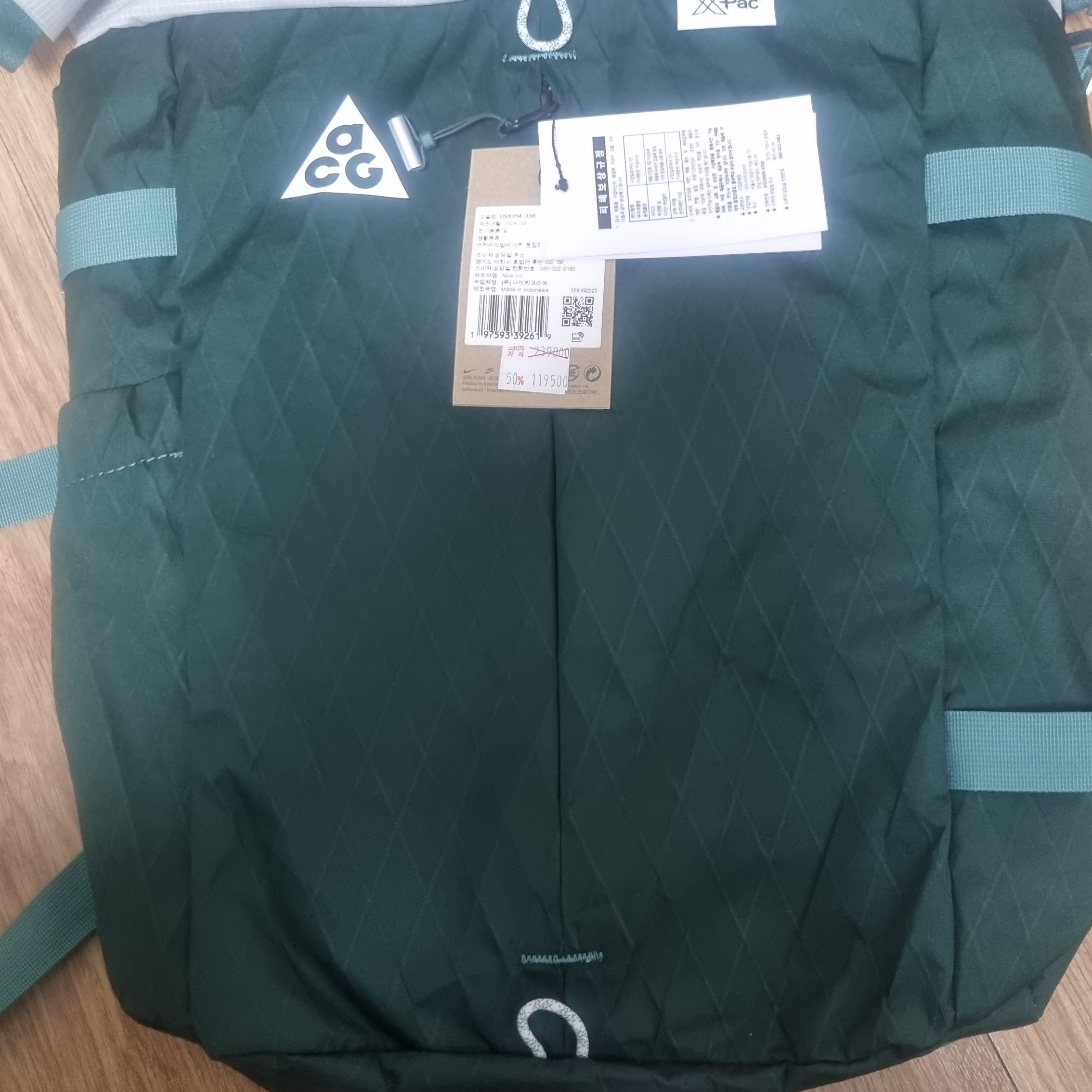 Nike ACG Aisen Daypack 32L Vintage Green Light Iron Ore 착용 스타일 - 2