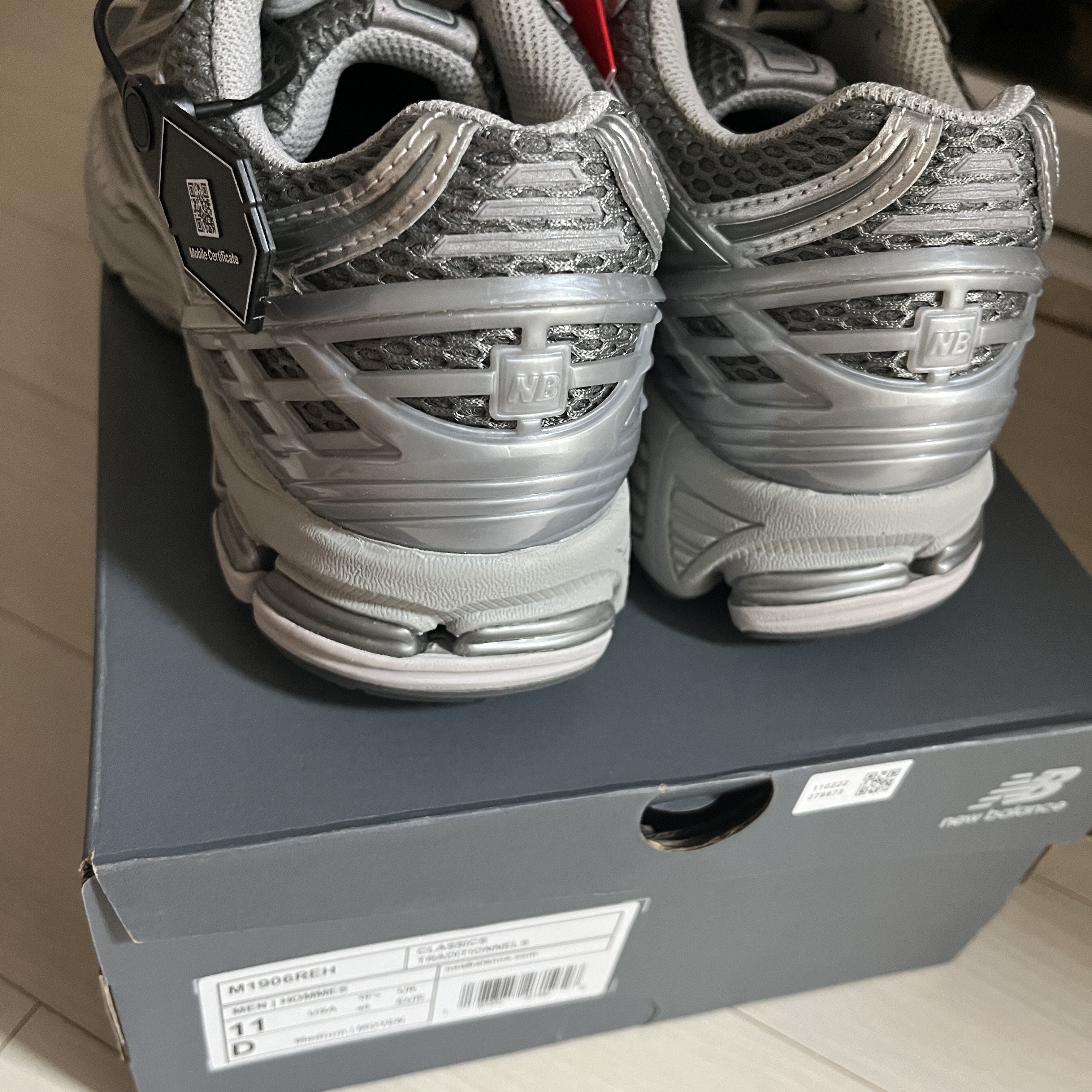 New Balance 1906R Harbor Grey Silver Metalic 착용 스타일 - 2