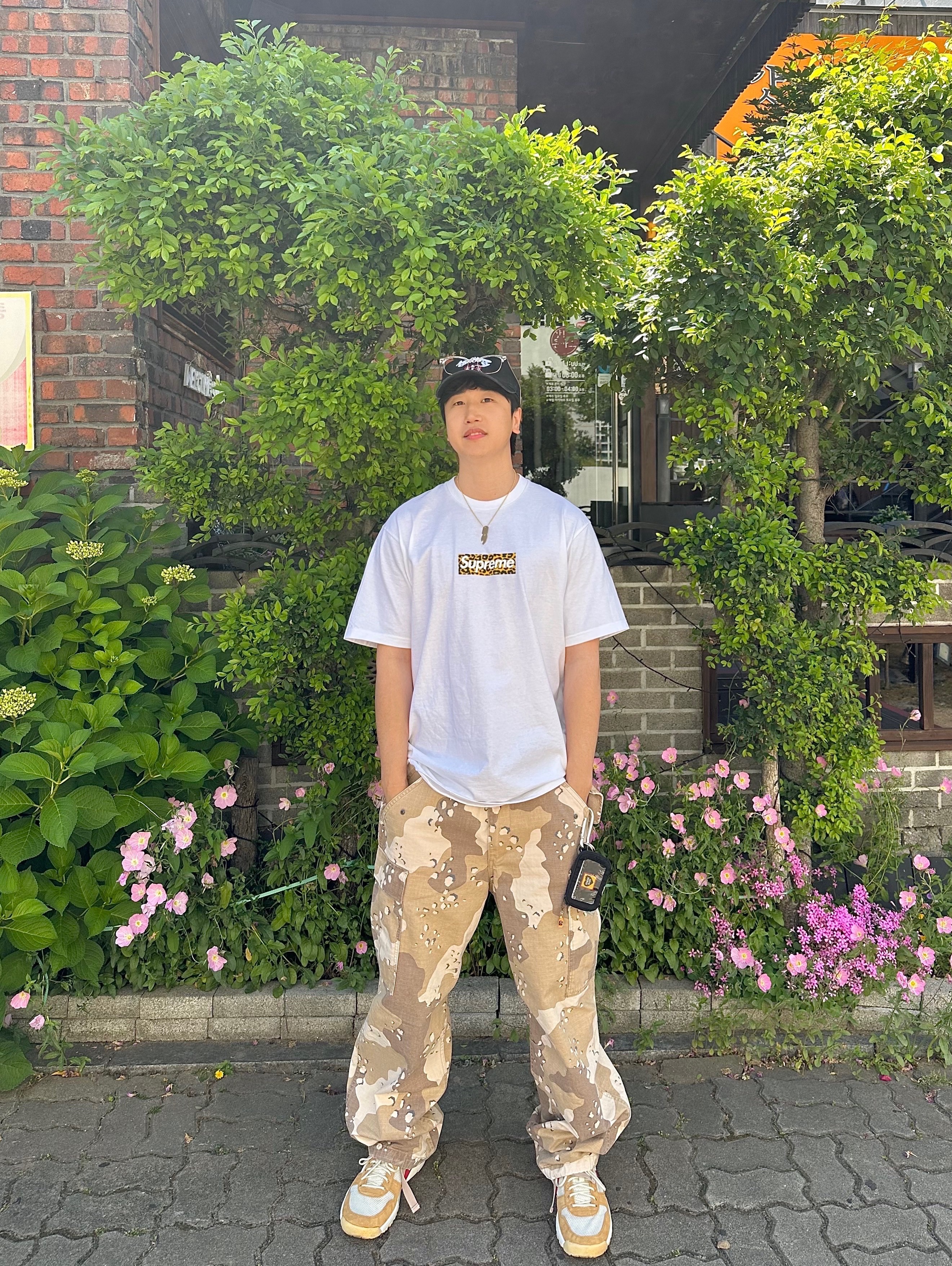 Supreme Shanghai Box Logo T-Shirt White - 24SS, Stussy Ripstop Military Cargo Pants Desert Camo 착용 스타일 - 1