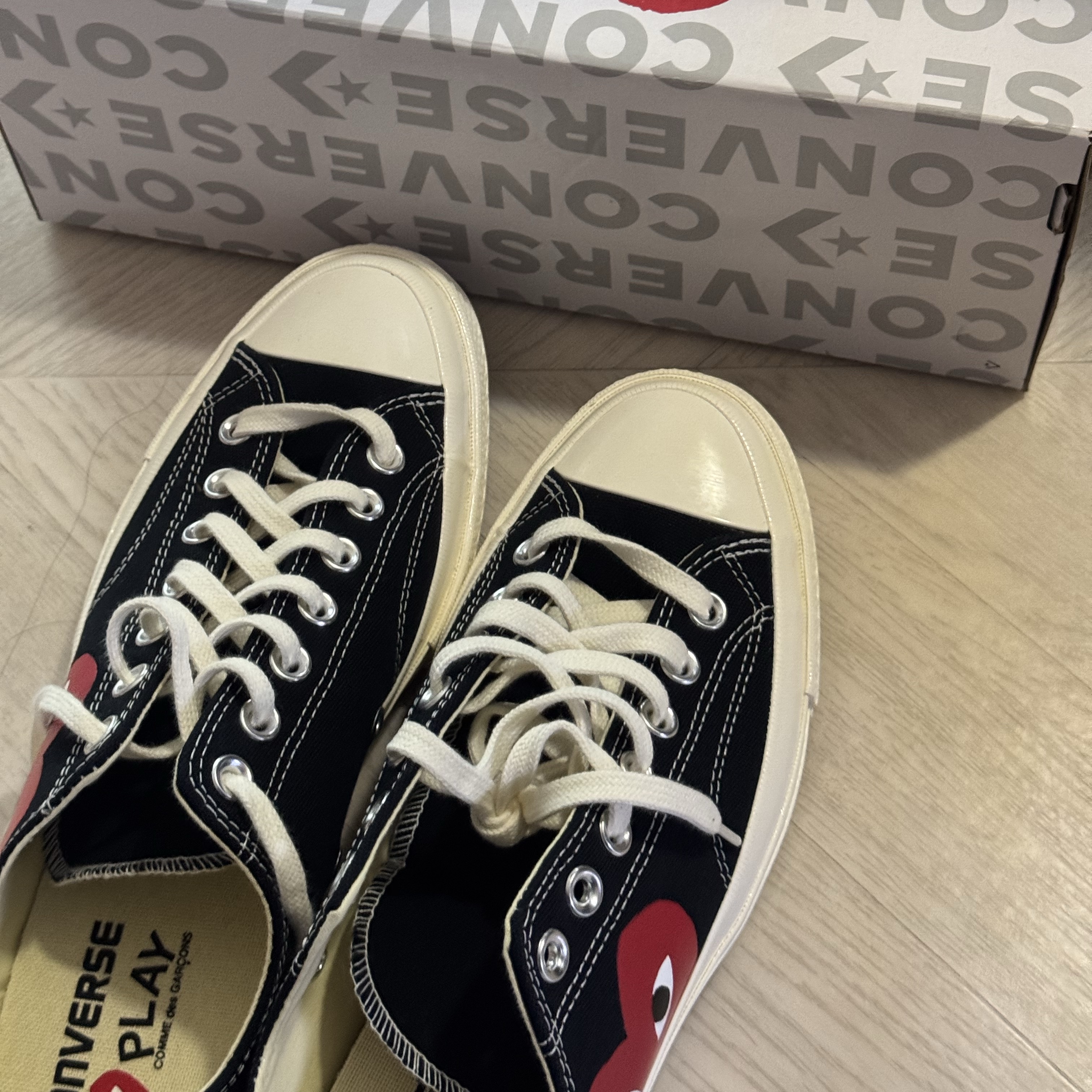 Converse x Play Comme des Garcons Chuck 70 Ox Black 착용 스타일 - 1
