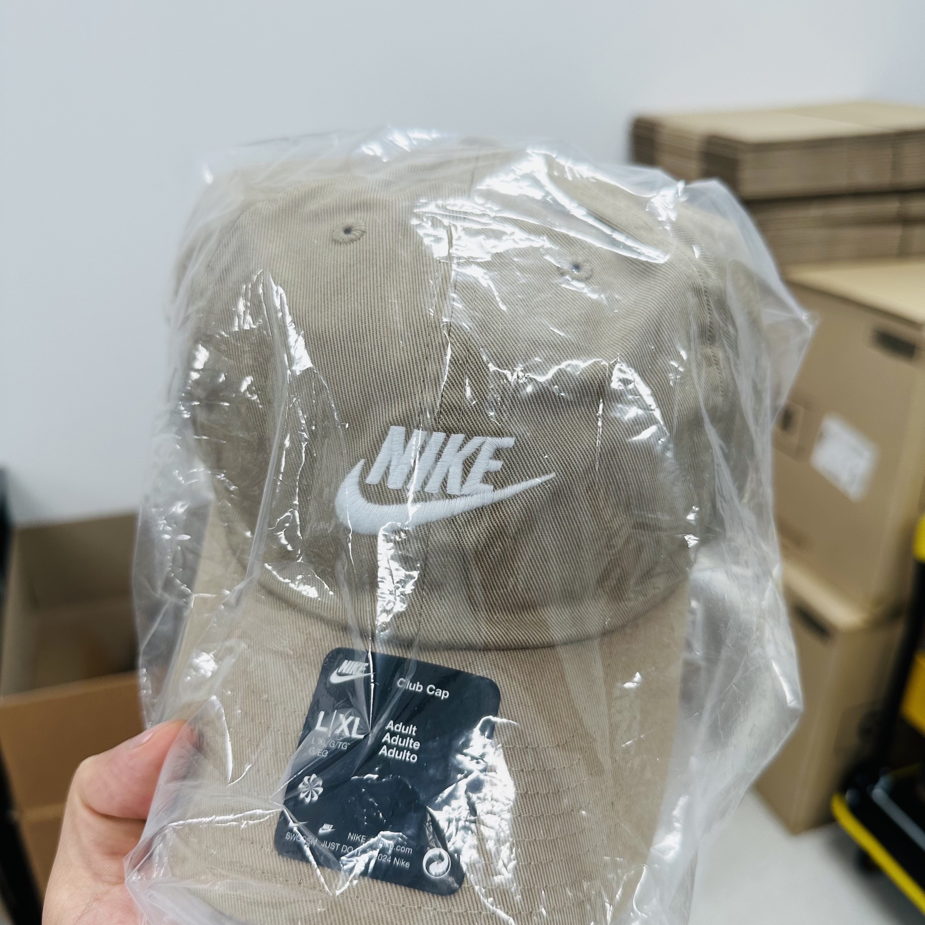 Nike Club Unstructured Futura Washed Cap Khaki 착용 스타일