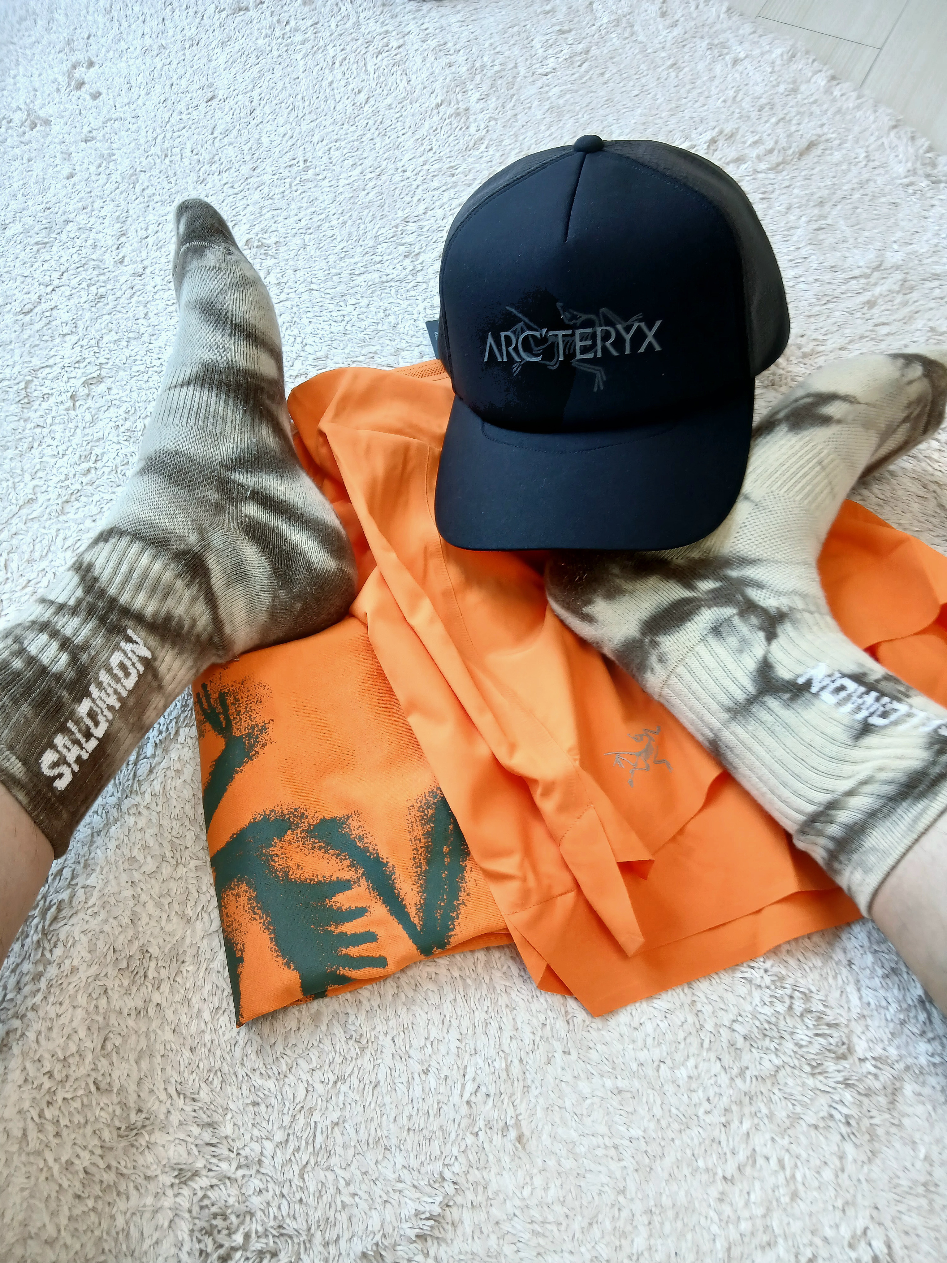 Arc'teryx Norvan Shorts 5 Inch Black, Arc'teryx Kragg SL Cotton Blurred Bird SS T-Shirt Black Dynasty 착용 스타일 - 1