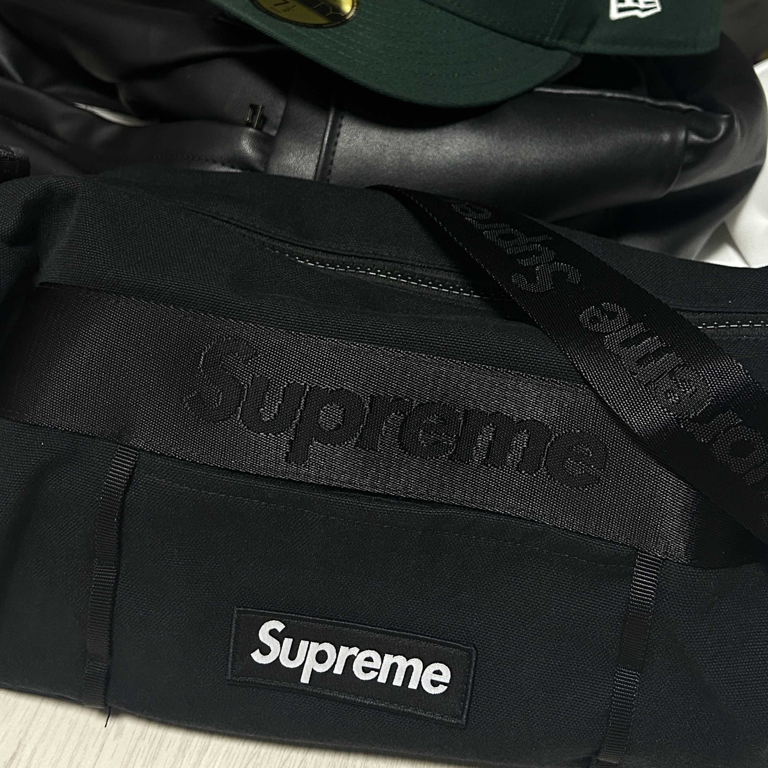 Supreme Utility Bag Black - 25SS 착용 스타일 - 1