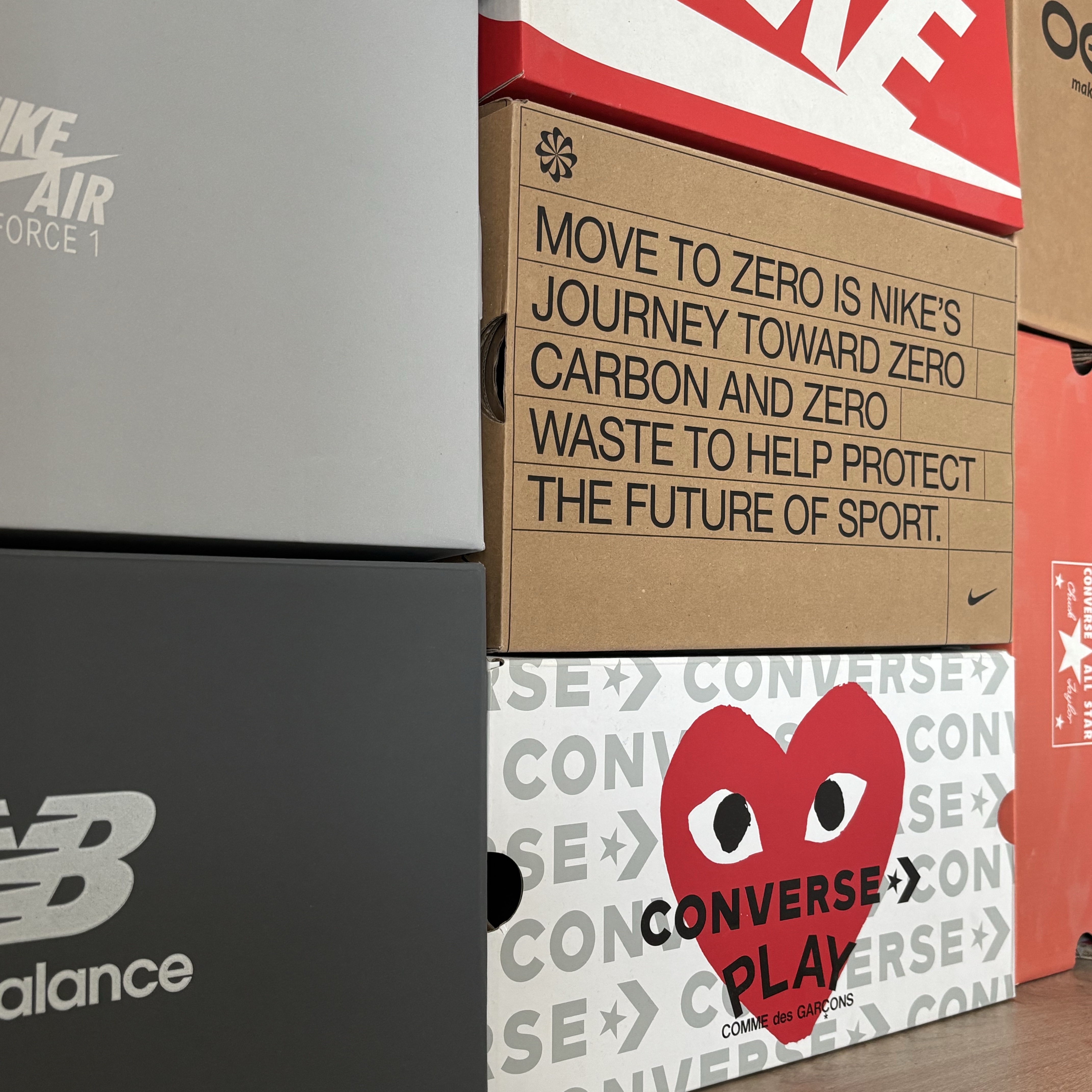Nike Air Force 1 '07 Low White, New Balance 530 Grey 착용 스타일