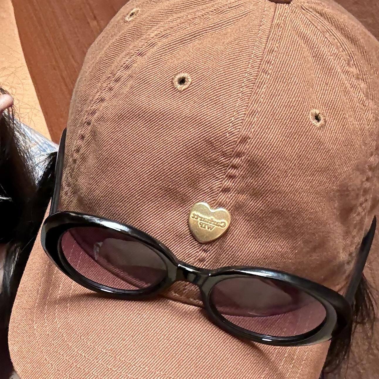 Carhartt WIP Heart Metal Cap Hamilton Brown Black 착용 스타일