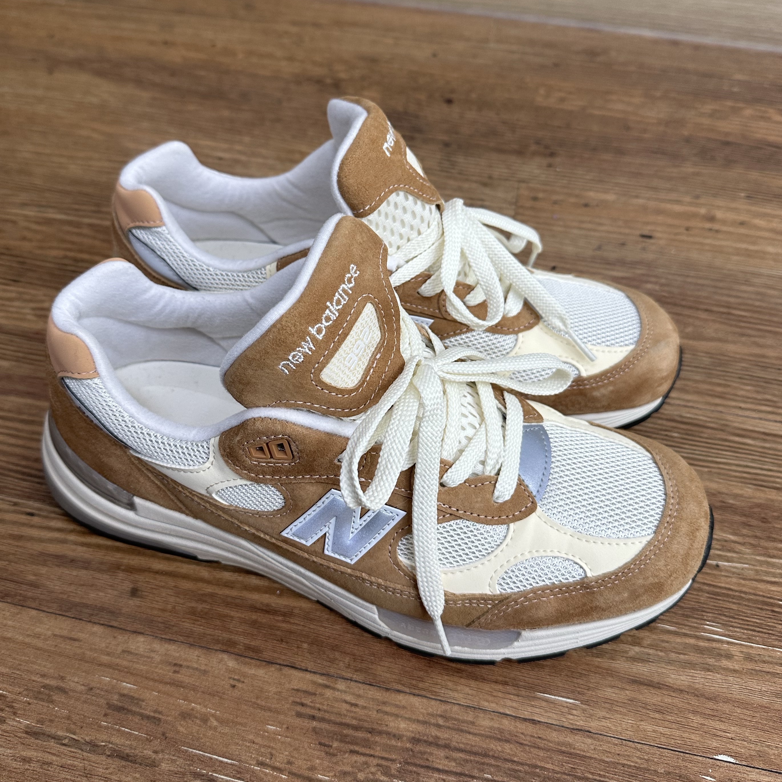 New Balance 992 Made in USA Sweet Caramel Calcium 착용 스타일