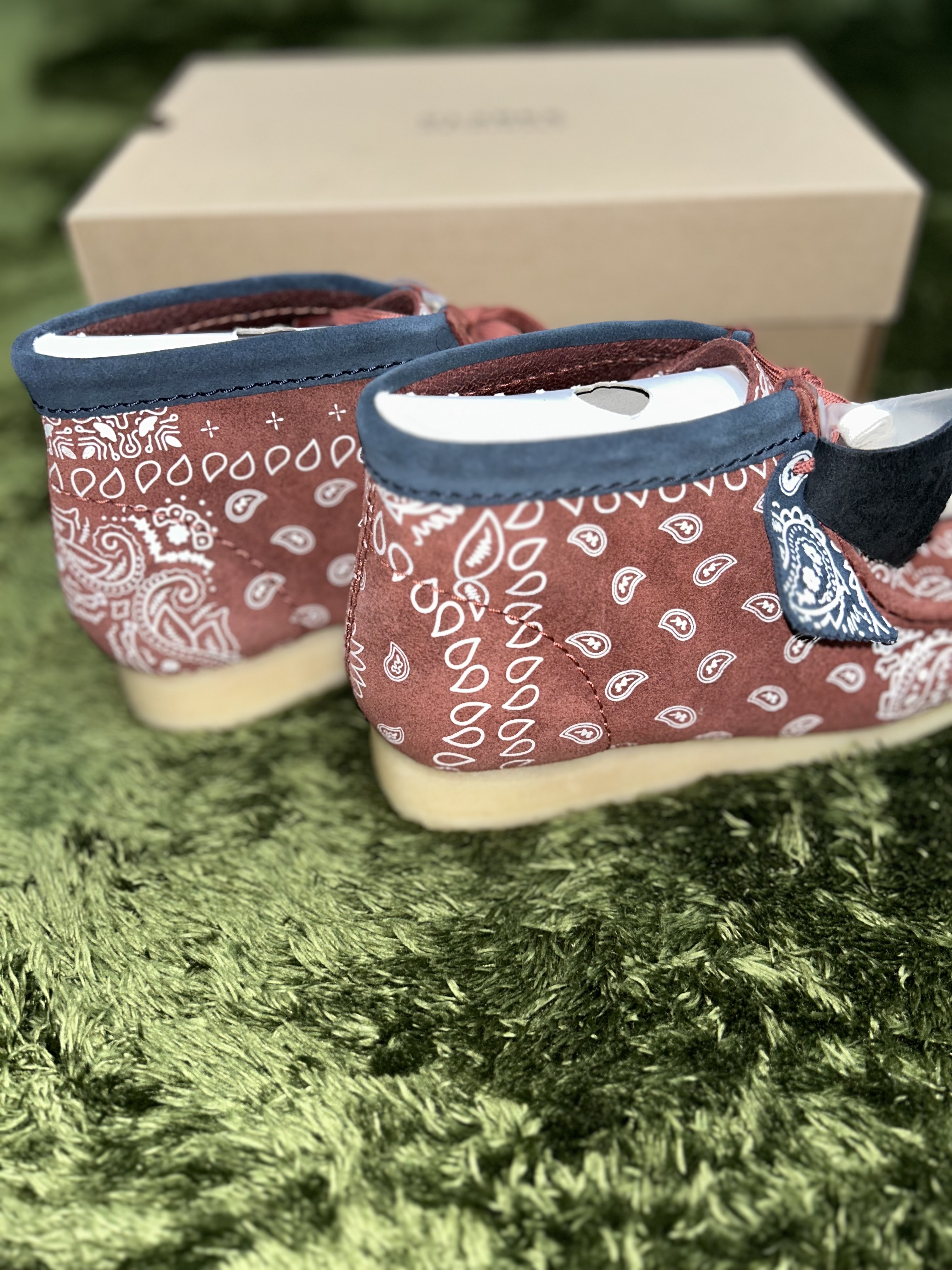 Clarks Wallabee Boots Brick Paisley 착용 스타일 - 6