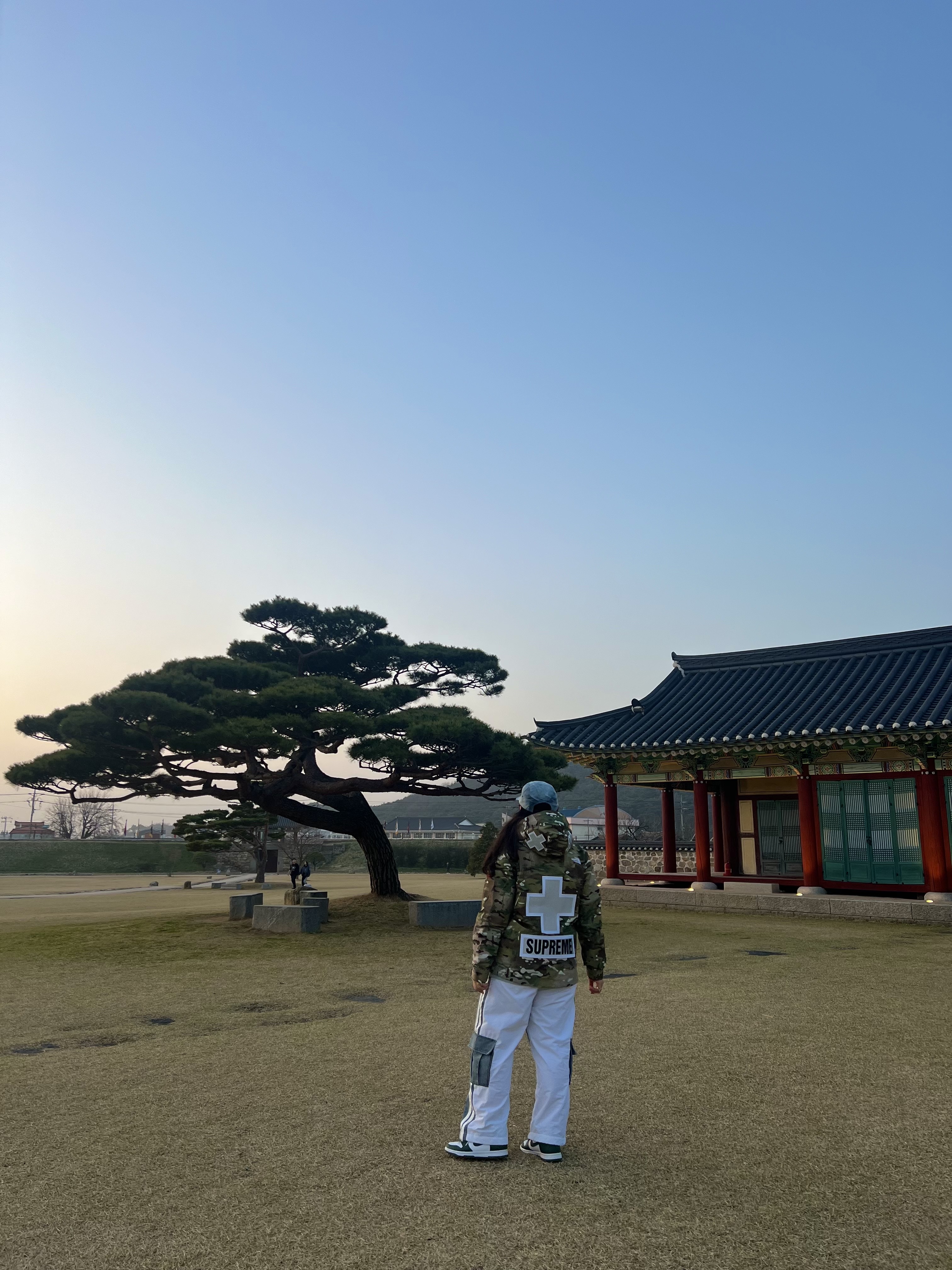 Supreme x The North Face Summit Series Rescue Mountain Pro Jacket Multi Camo - 22SS, Supreme Washed Chino Twill Camp Cap Dirty Indigo - 24SS 착용 스타일 - 1