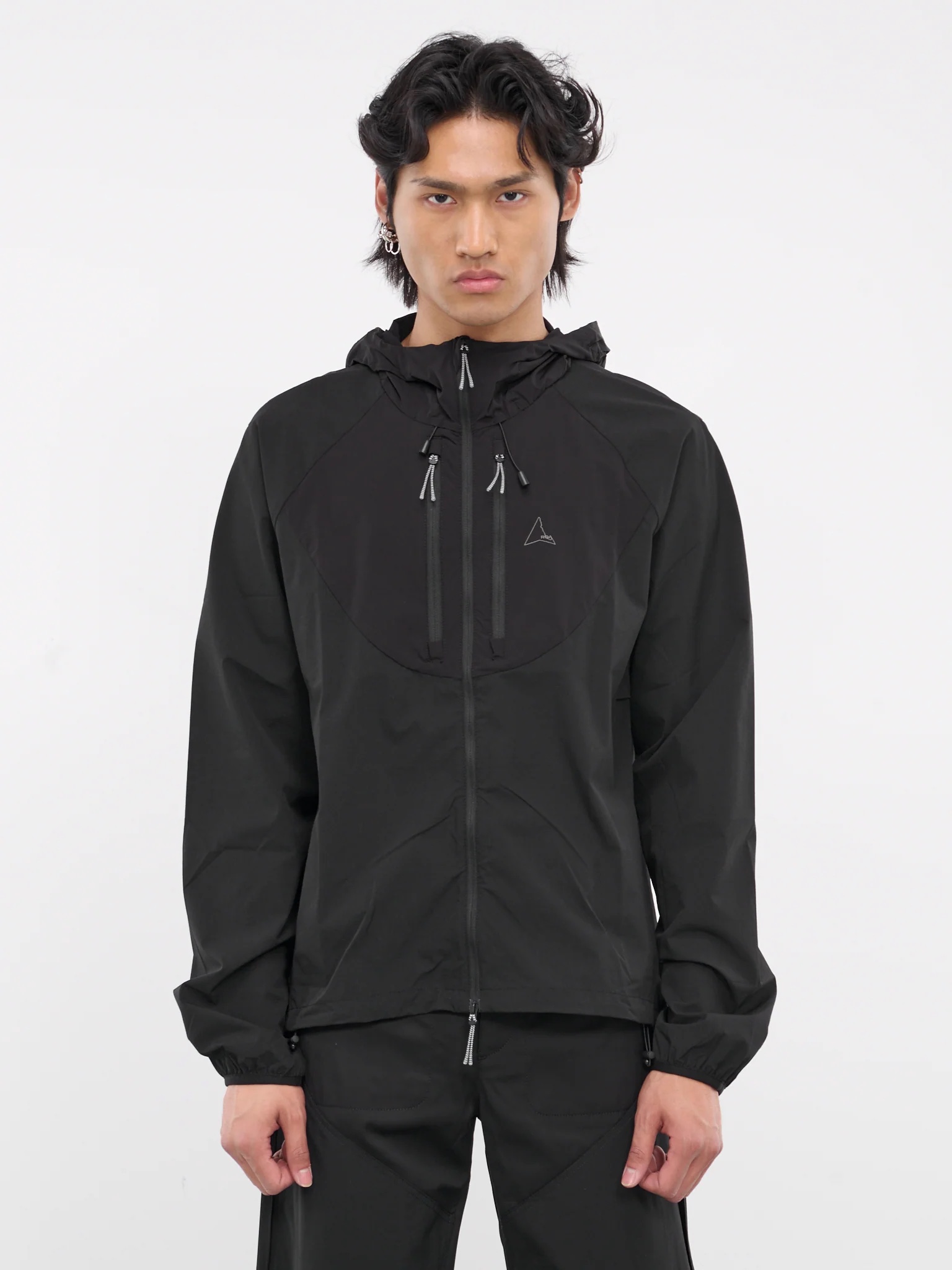 Roa Technical Windbreaker Jacket Black 착용 스타일 - 2
