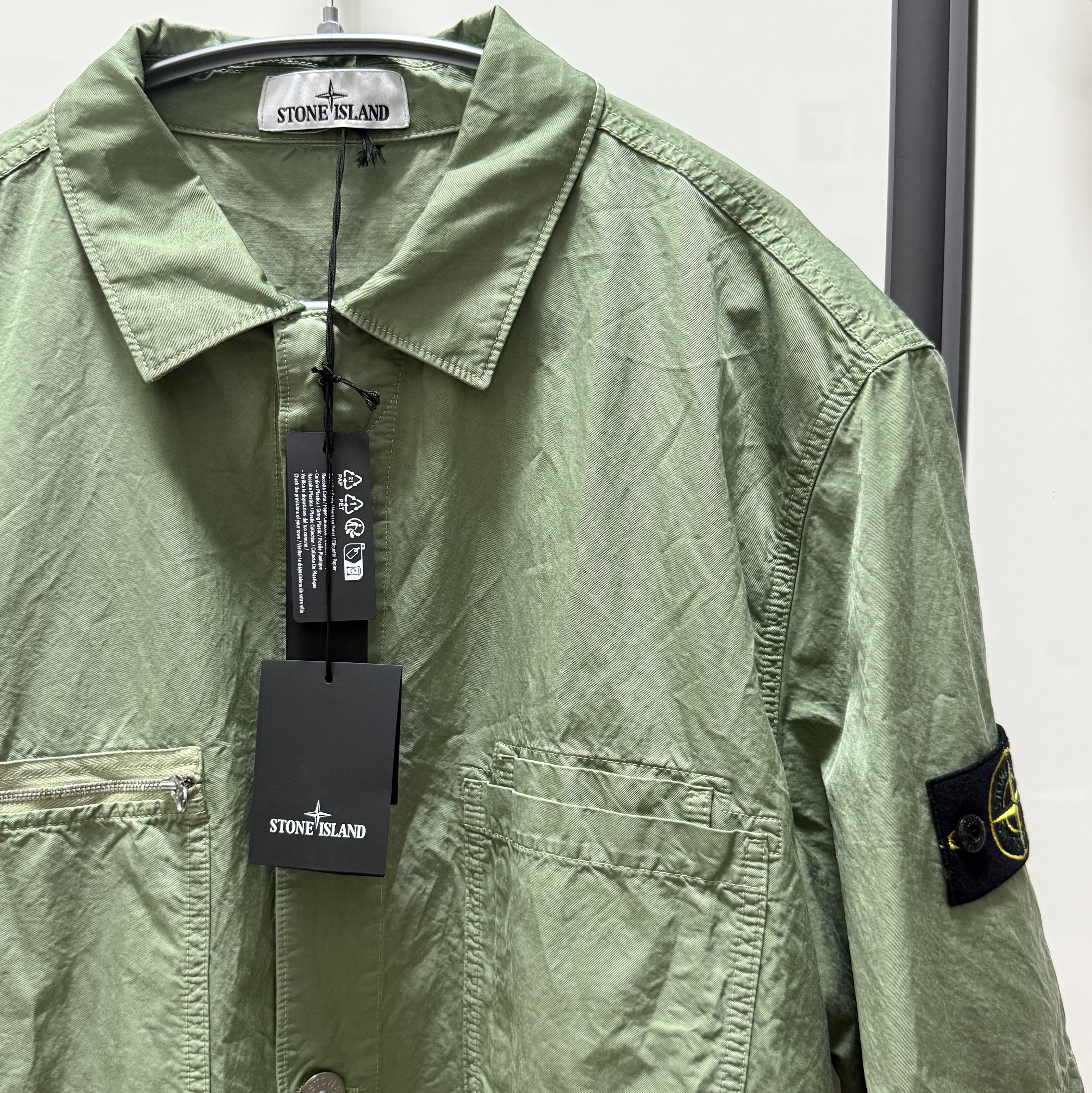 Stone Island 11429 Patch Chest Pockets Short Sleeve Overshirt Sage Green - 23SS 착용 스타일